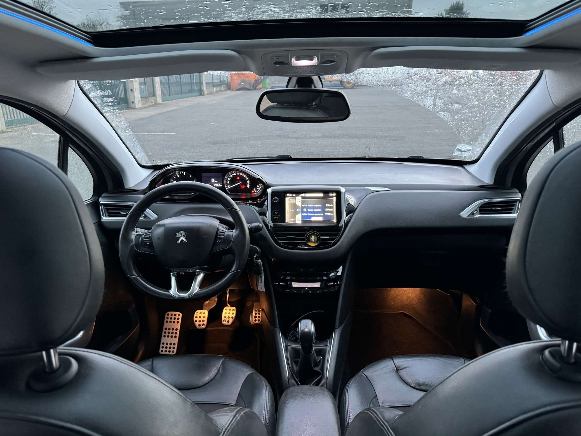 Peugeot 208 avec GPS