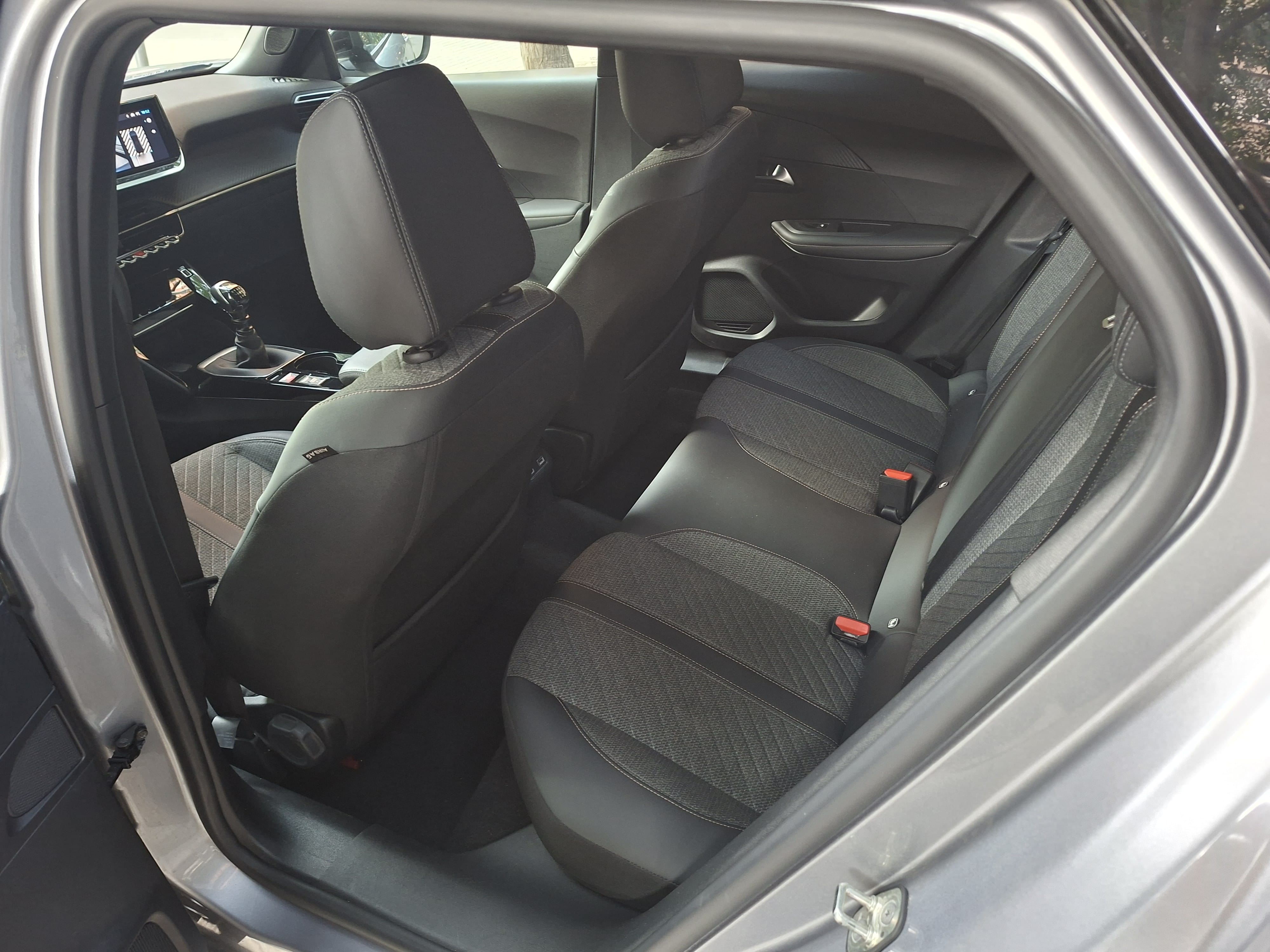Peugeot 2008 Allure PureTech 100 S&S 6 Vel. MAN con Apple CarPlay