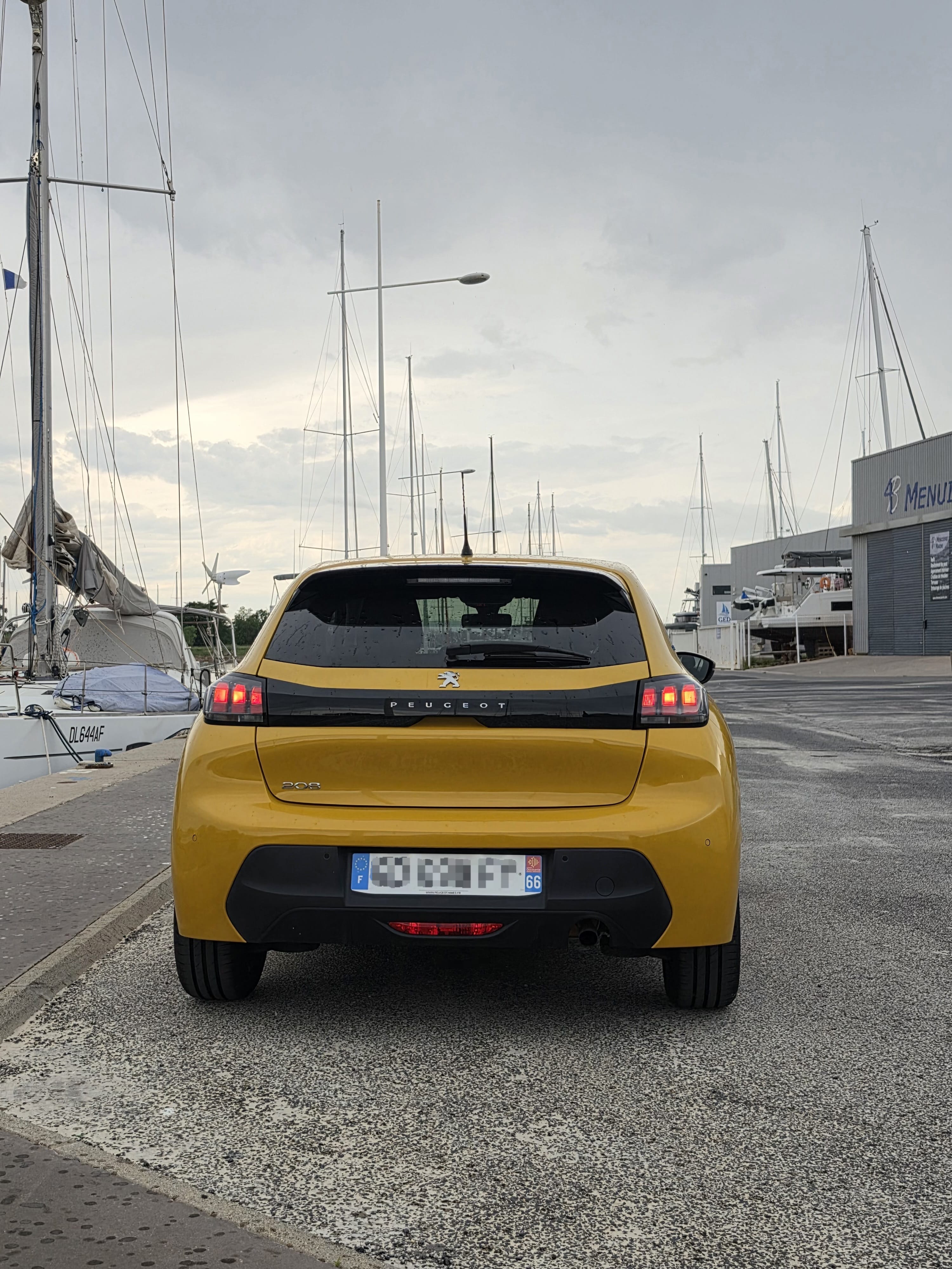 Peugeot 208 avec Siège bébé