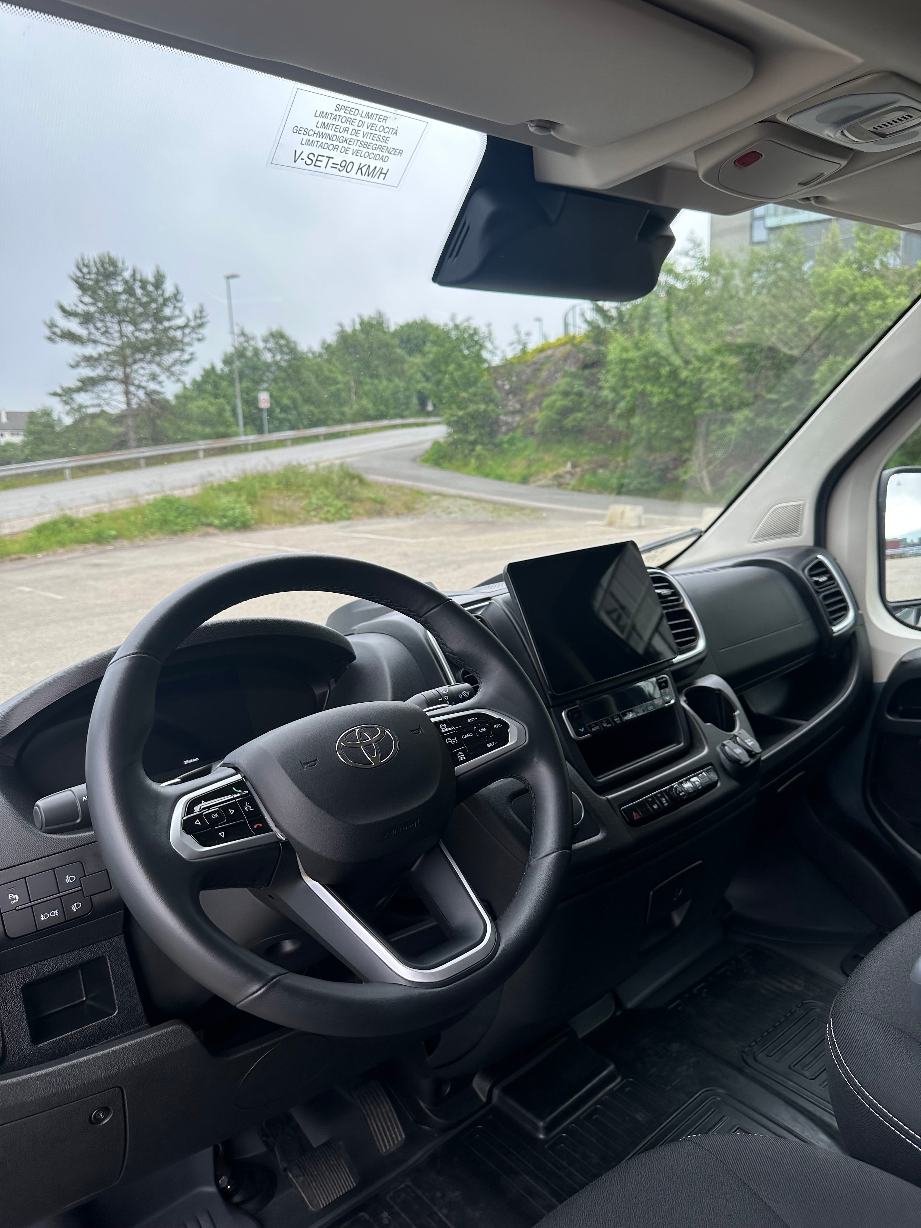 Toyota Proace Max Electric with Bluetooth audio
