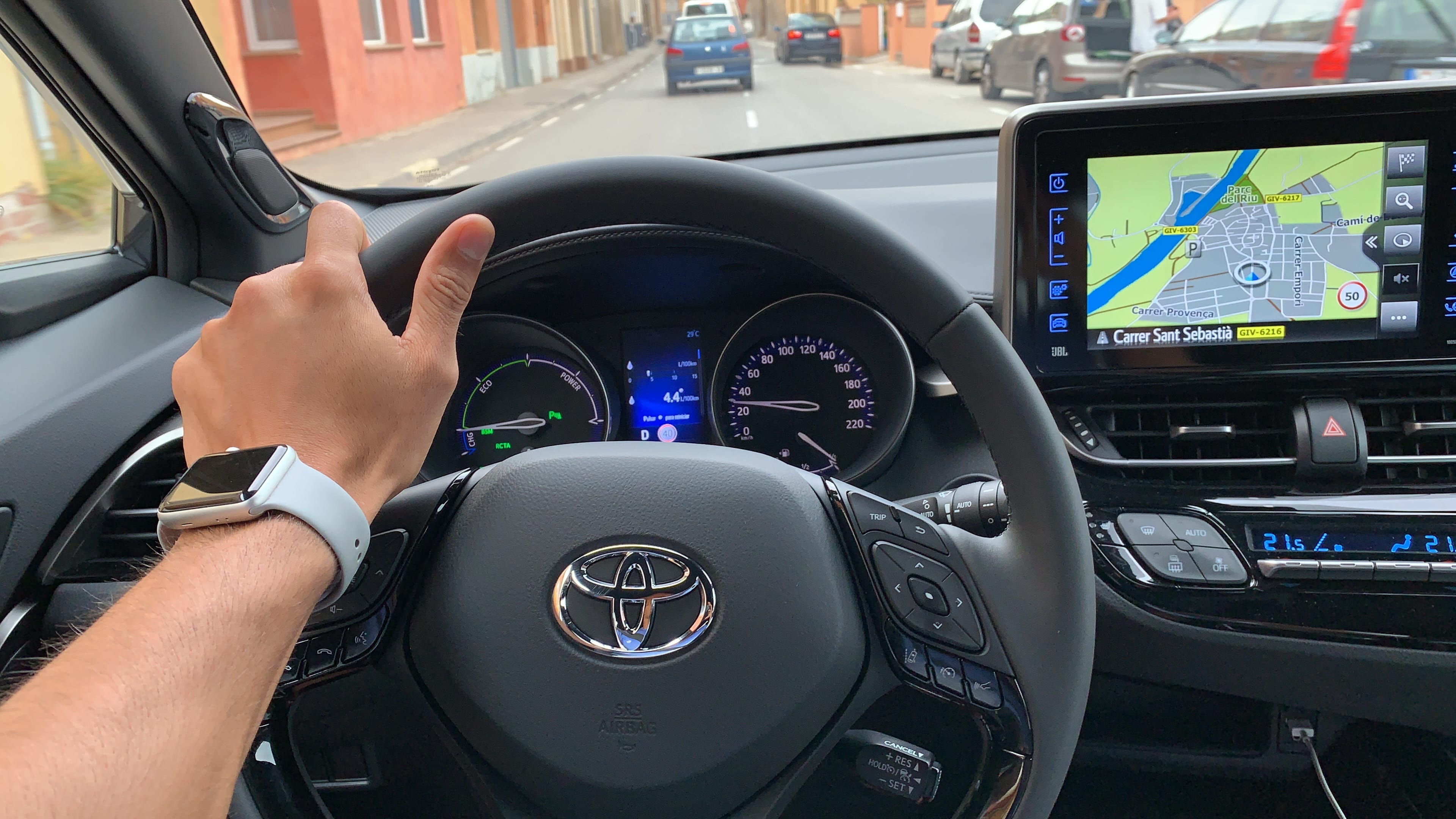Toyota C-HR Hybrid con GPS