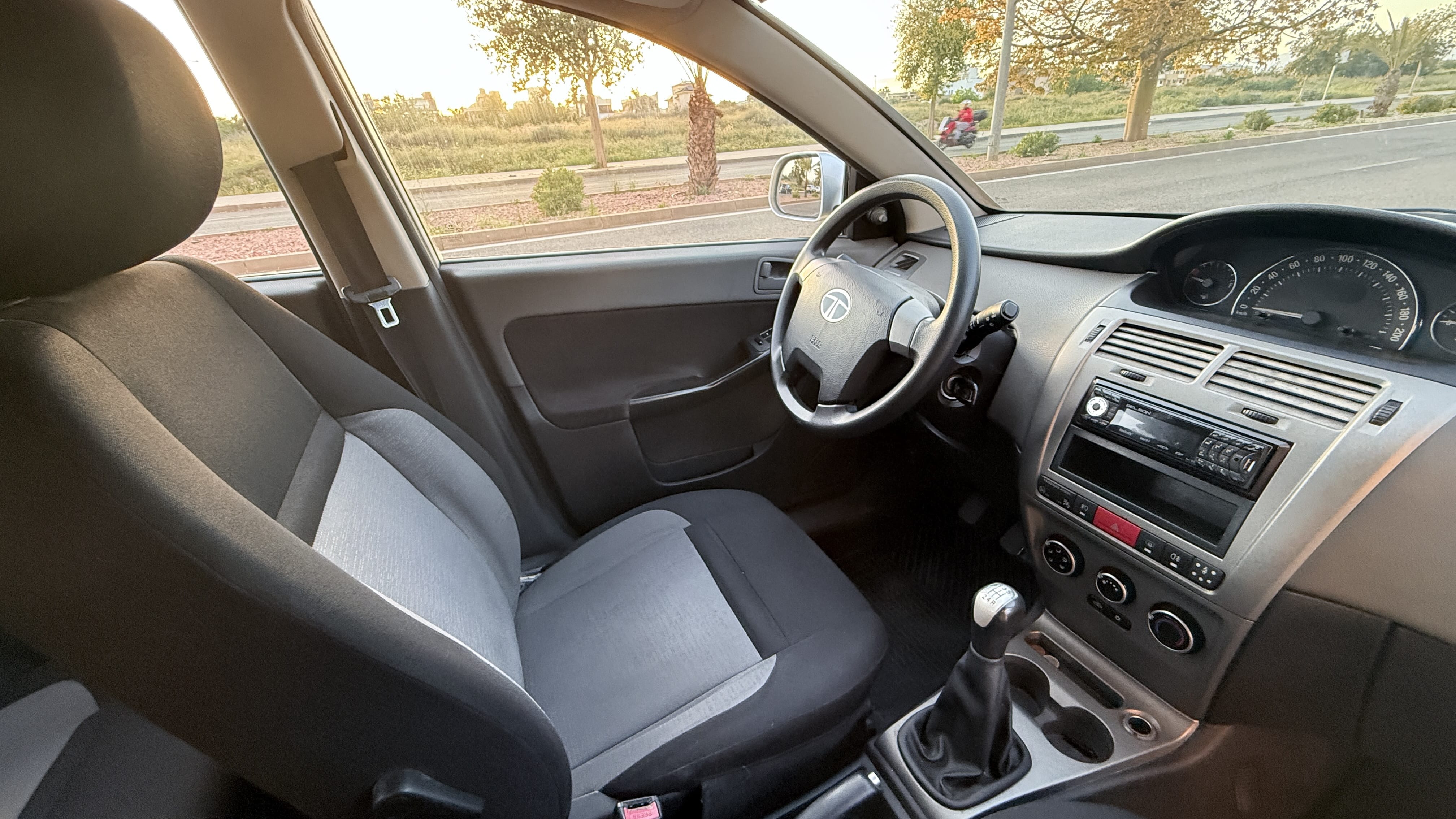 Tata Motors Vista avec Port USB