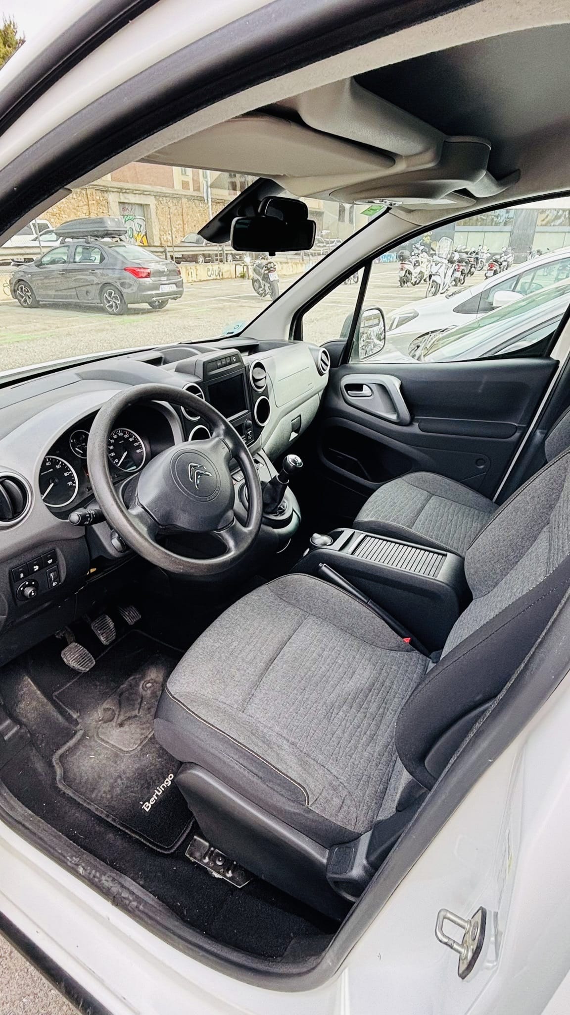 Citroen Berlingo con Puertos de carga USB