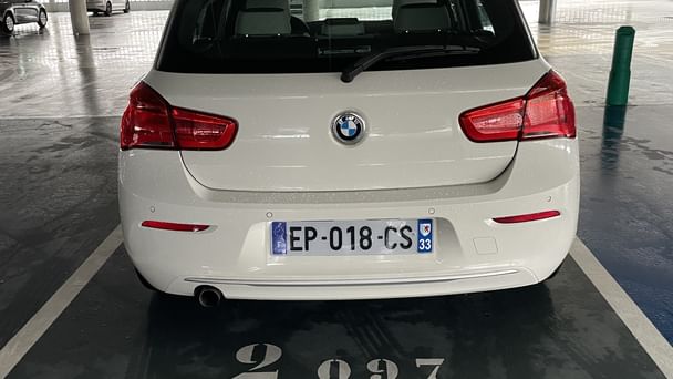 BMW Série 1 Louez la BMW Série 1 Diesel – Sportivité, Luxe & Économie à Bordeaux ! avec Audio Bluetooth