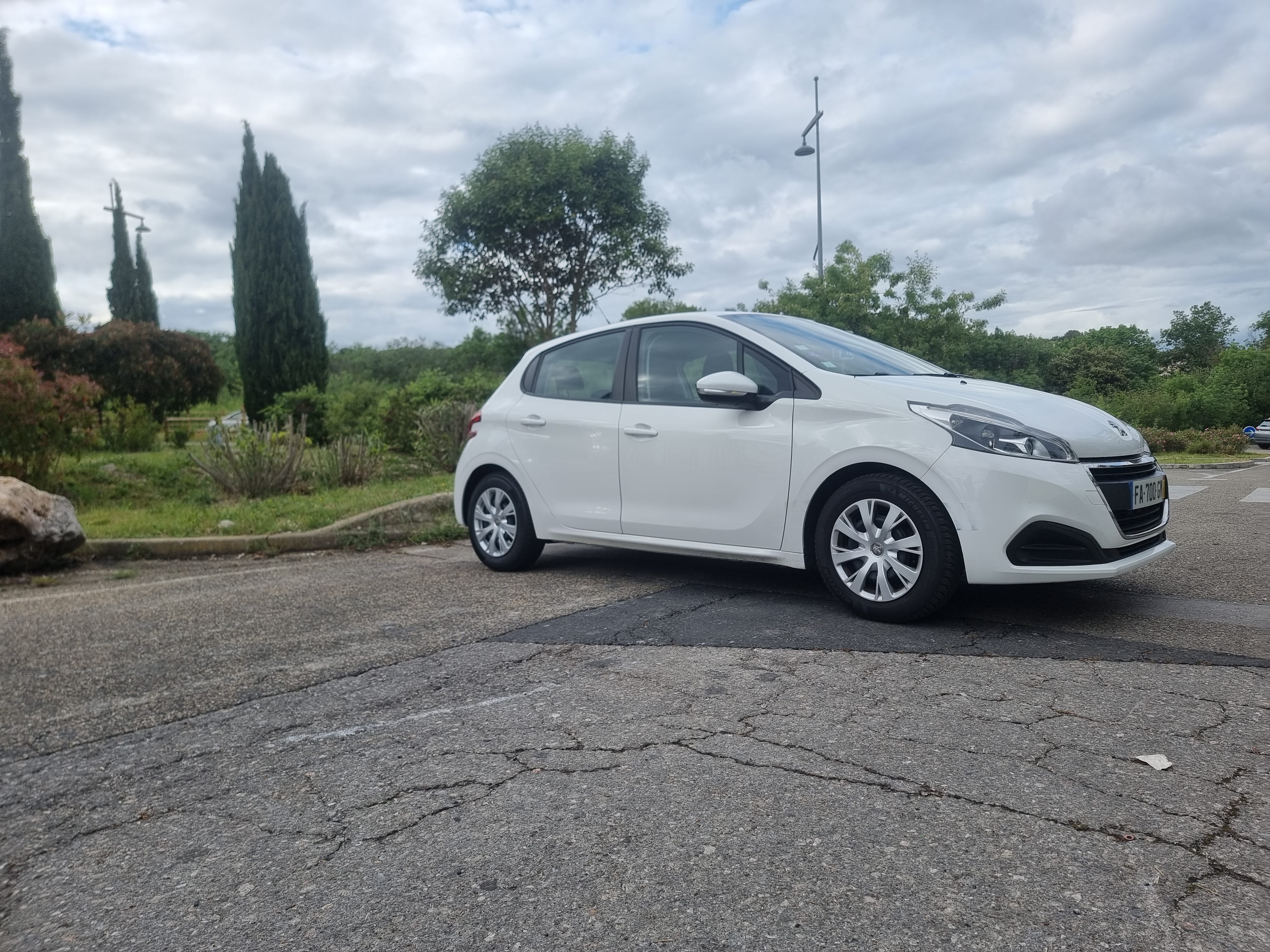 Peugeot 208 vti avec Audio Bluetooth