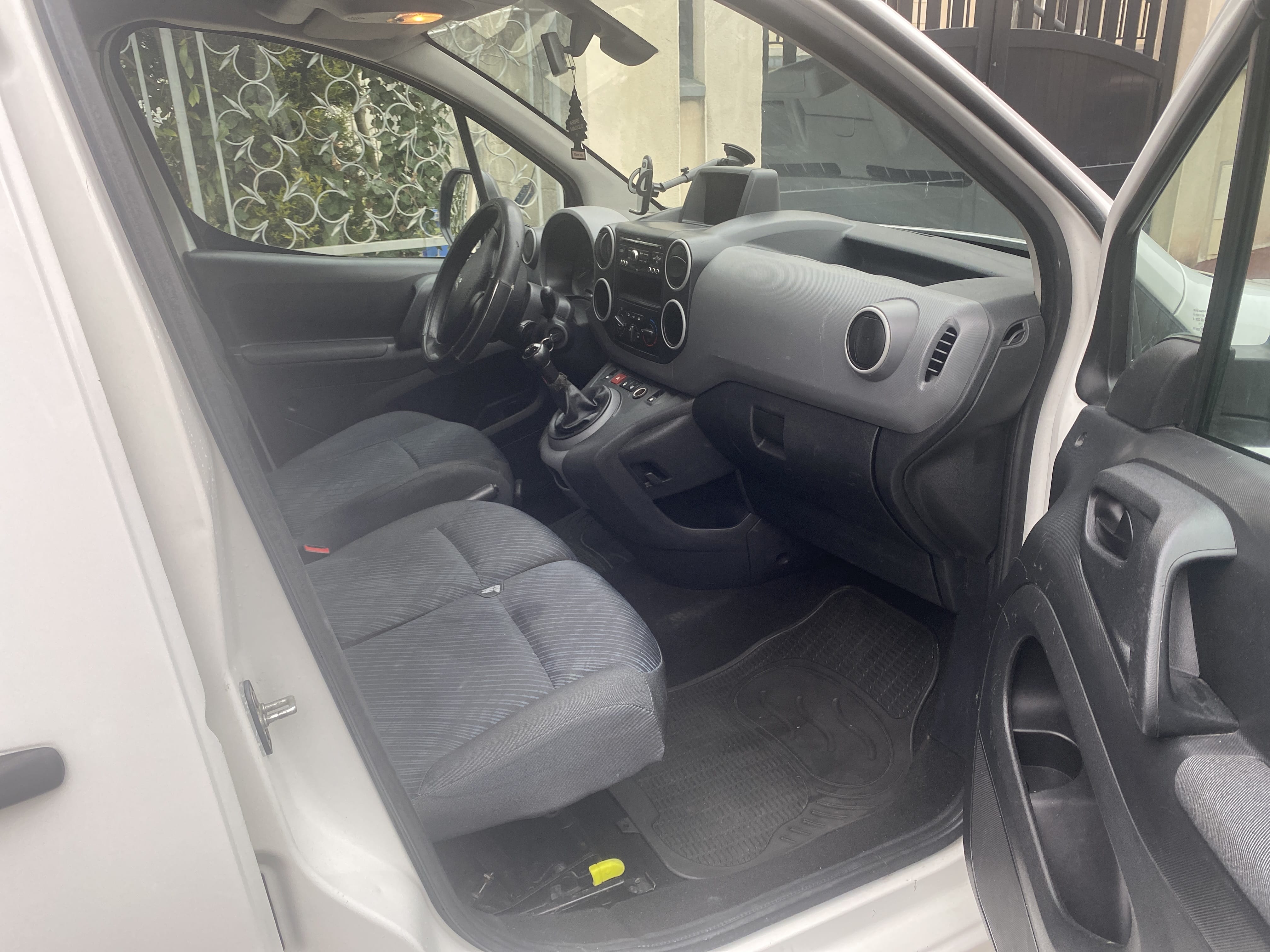 Peugeot Partner  1.6 (90 ch) fourgon tôle avec Climatisation