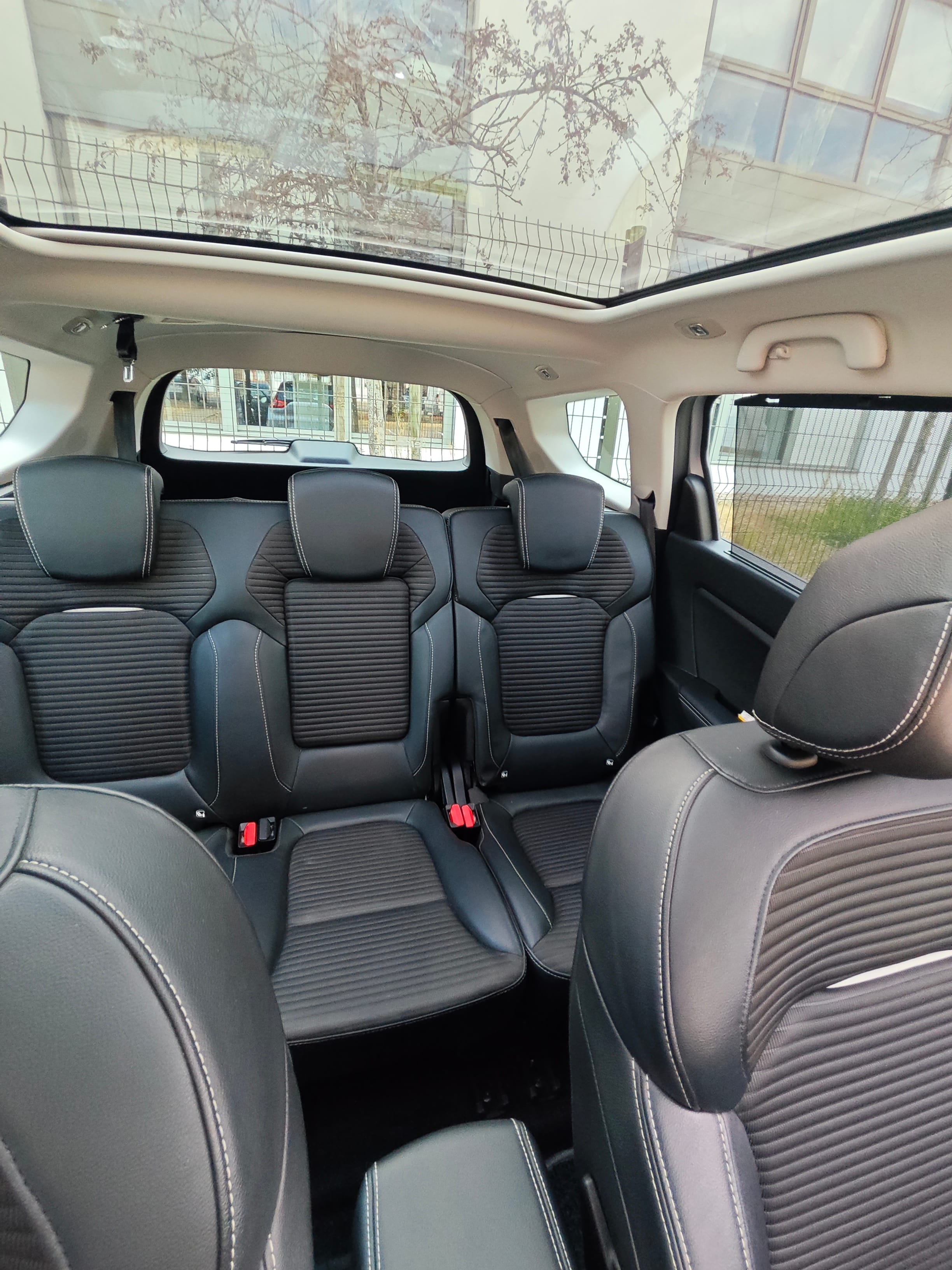 Renault Grand Scenic avec Siège bébé