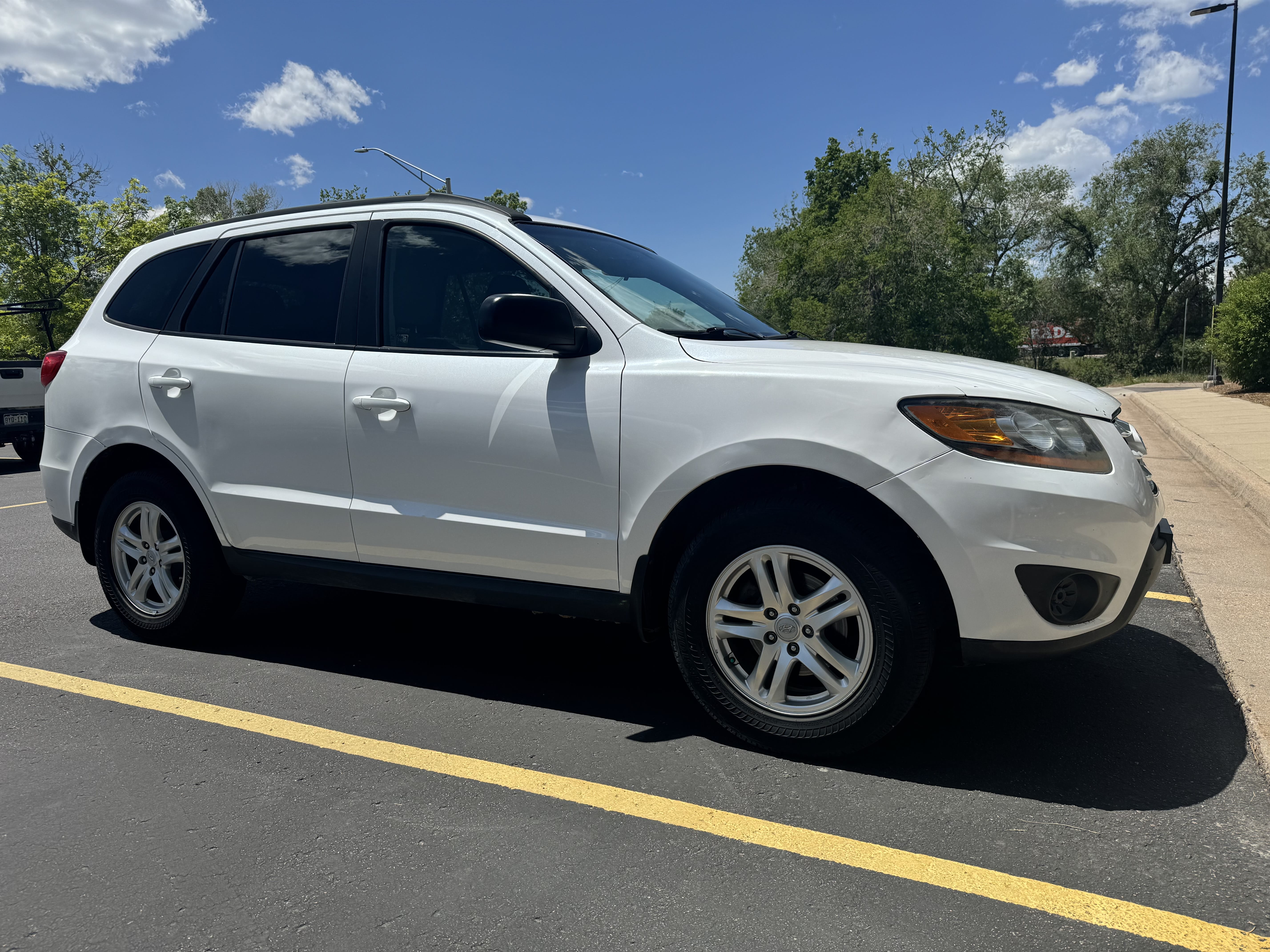 Hyundai Santa Fe GLS 4 Cylinder with Air conditioning