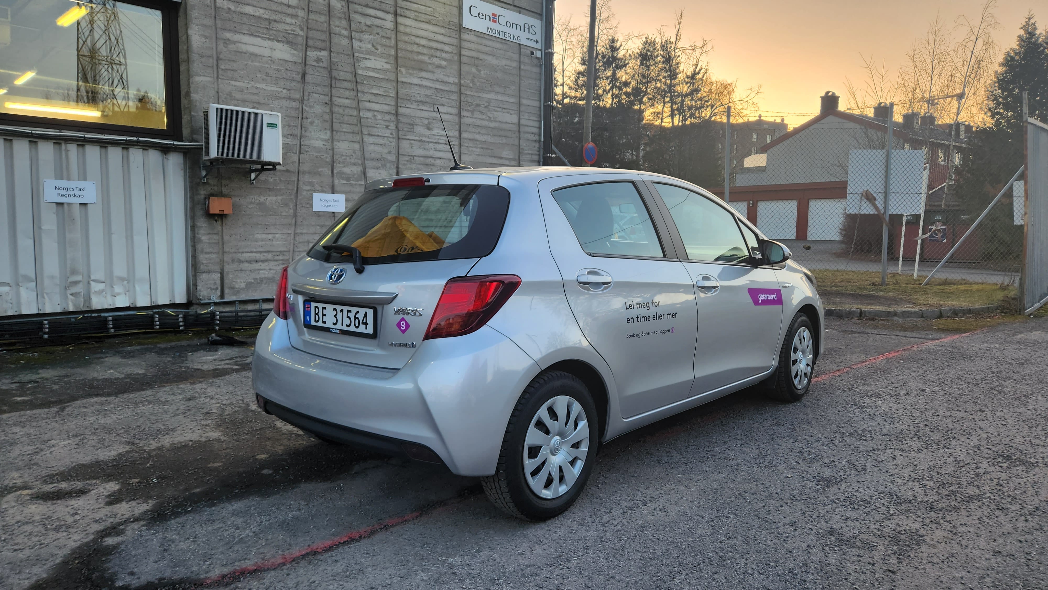 Toyota Yaris Hybrid 1,5 Bensin/Hybrid, Automat, inkl. Beboerkort sone parkering