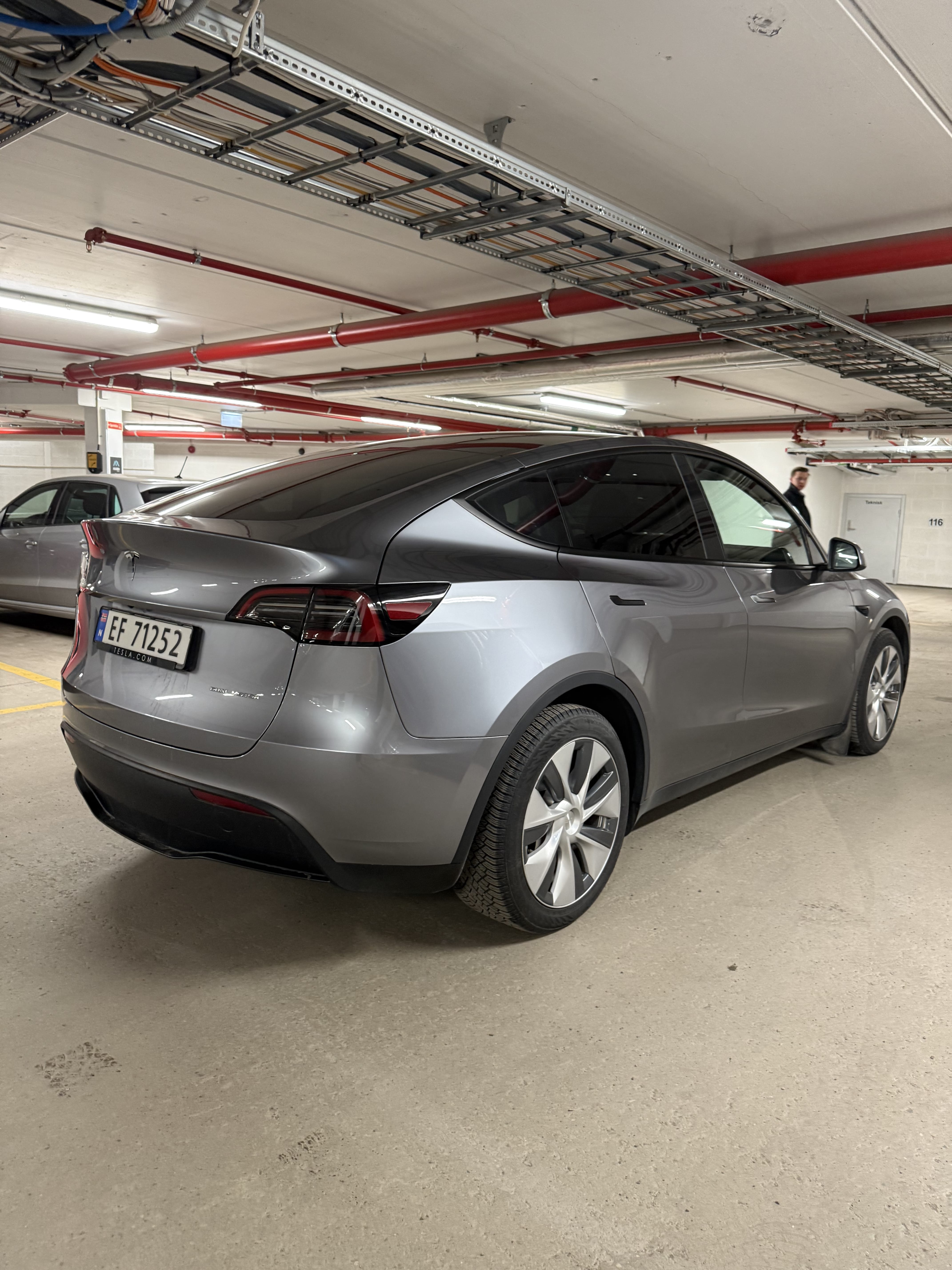Tesla Model Y Long Range med Dashcam