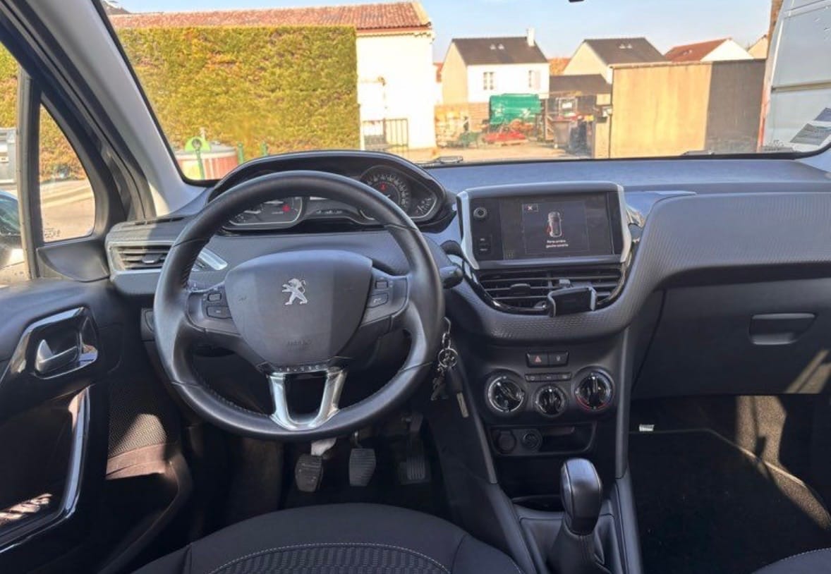 Peugeot 208 avec GPS