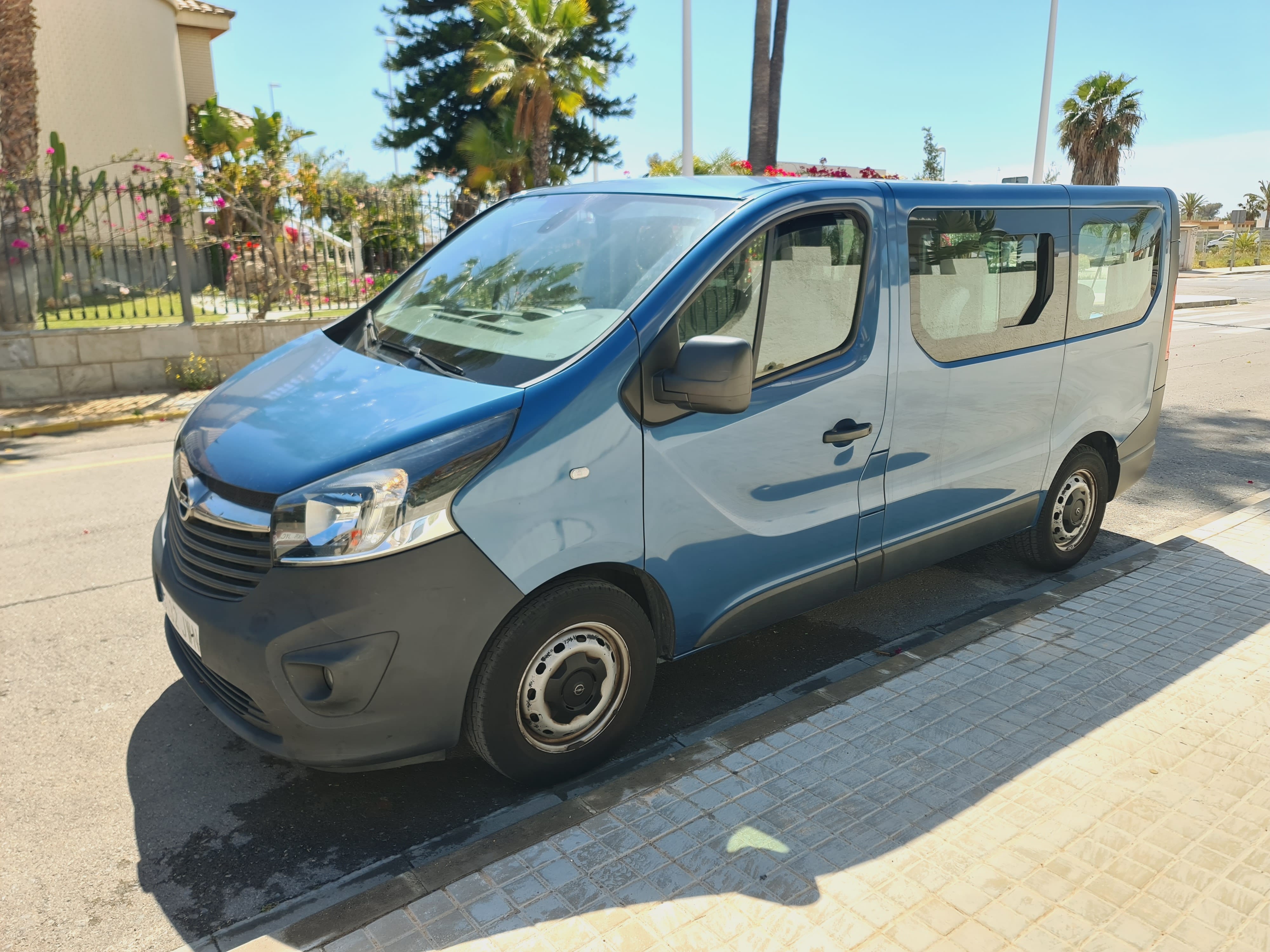Opel Vivaro Combi Diesel 9 Asientos, 2017, Diesel, 9 plazas y más