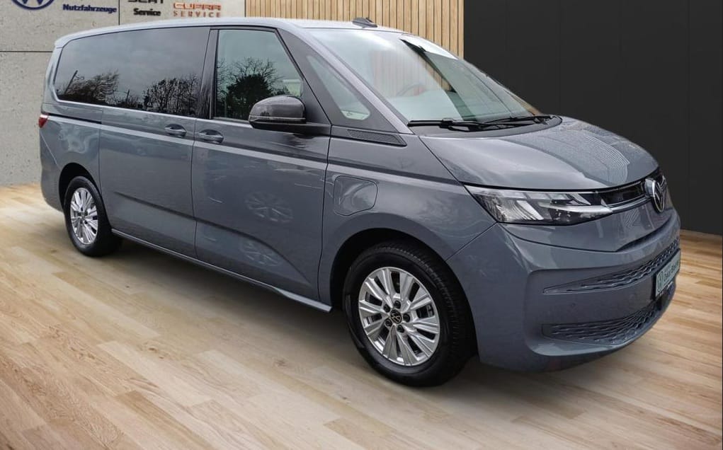 Volkswagen Multivan, 2022, Essence 95 / Électrique (hybride), automatique, 7 places