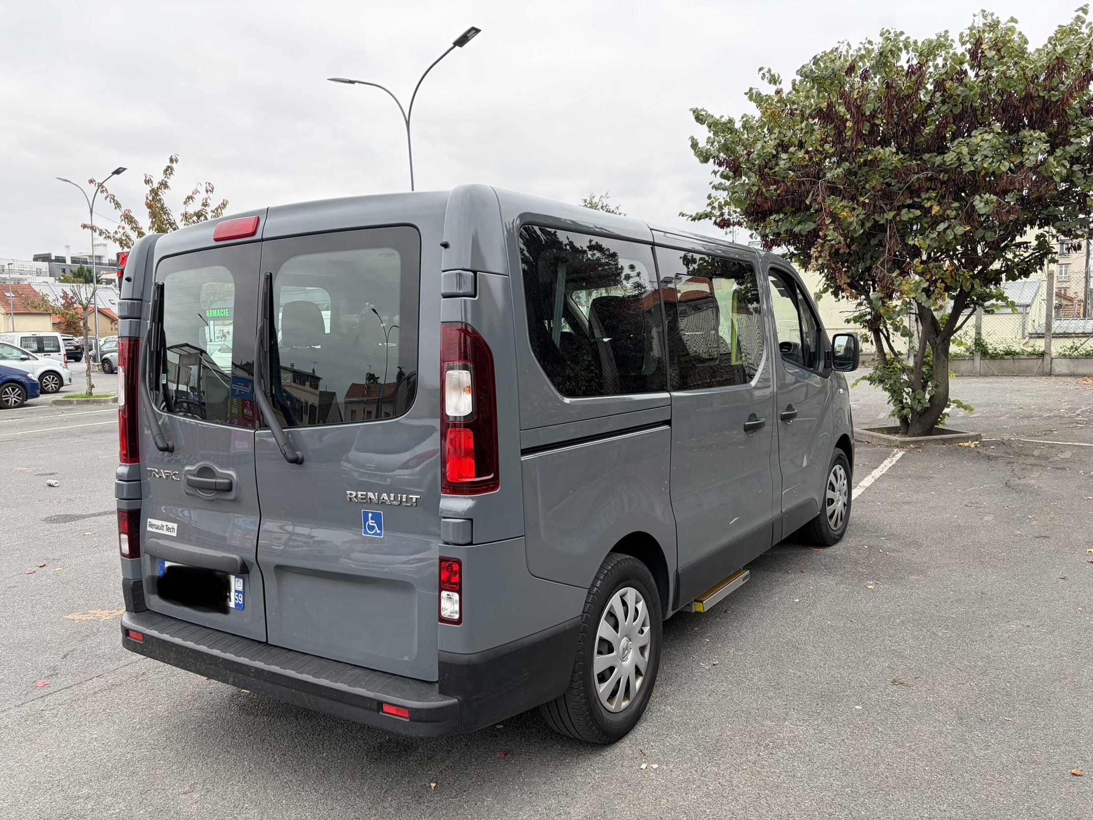 Renault Trafic Passenger 2.0 DCI avec Audio Bluetooth
