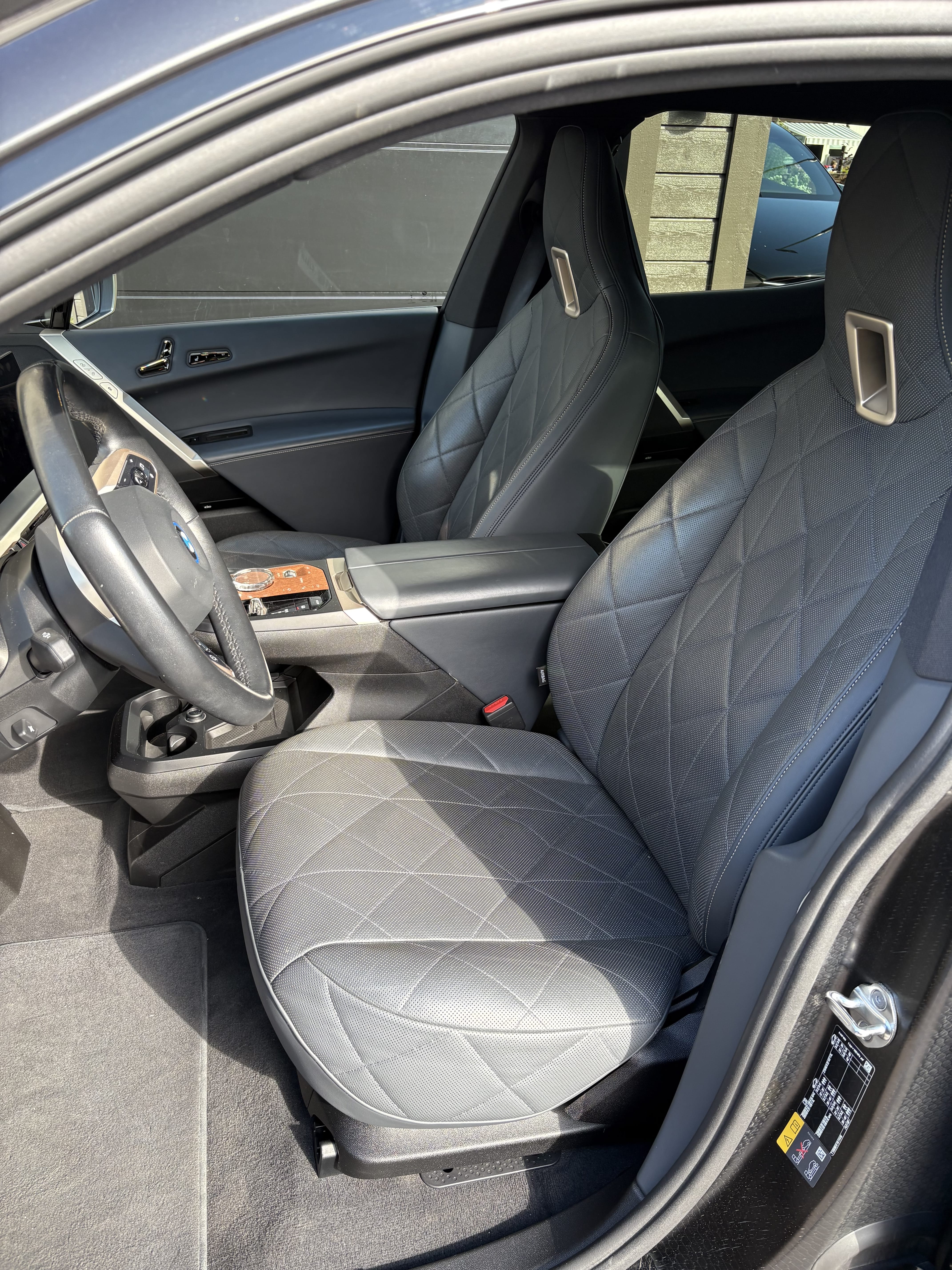 BMW iX xDrive50 med Babysete