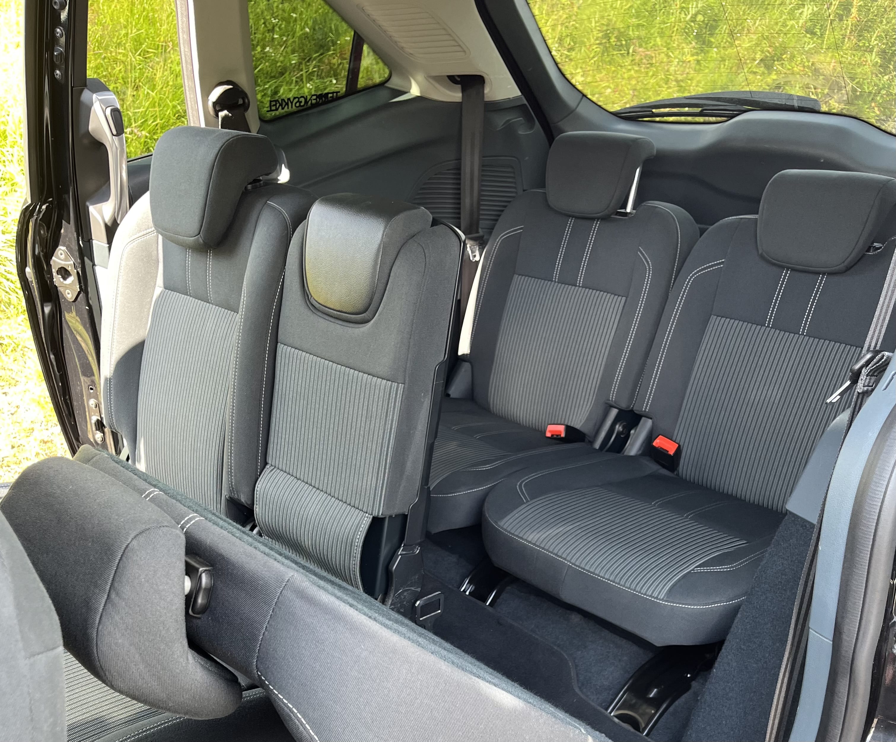 Ford C-Max Brand new spike tires med Tilhengerfeste