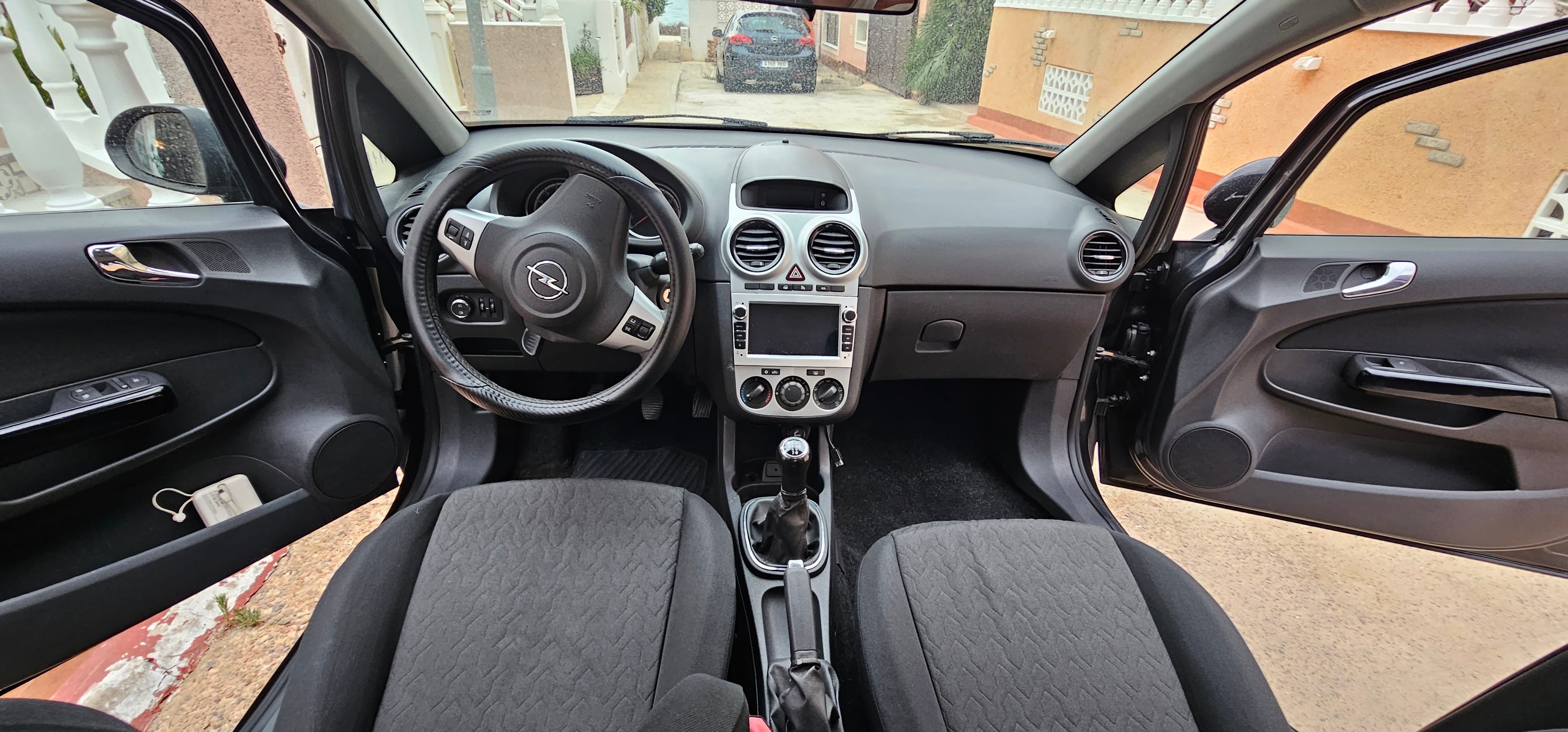 Opel Corsa gazoline con GPS