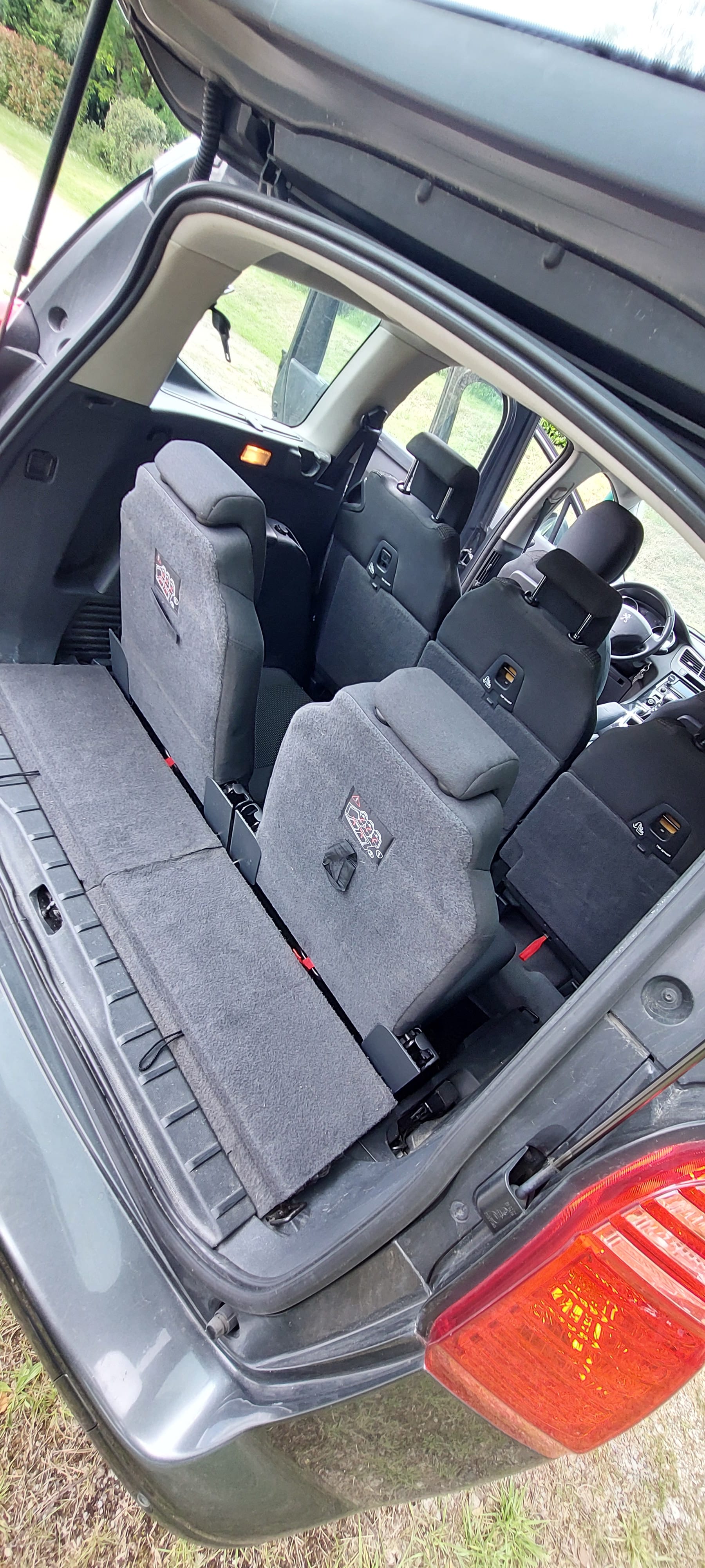Peugeot 5008 7 places Économique avec Entrée audio / iPod