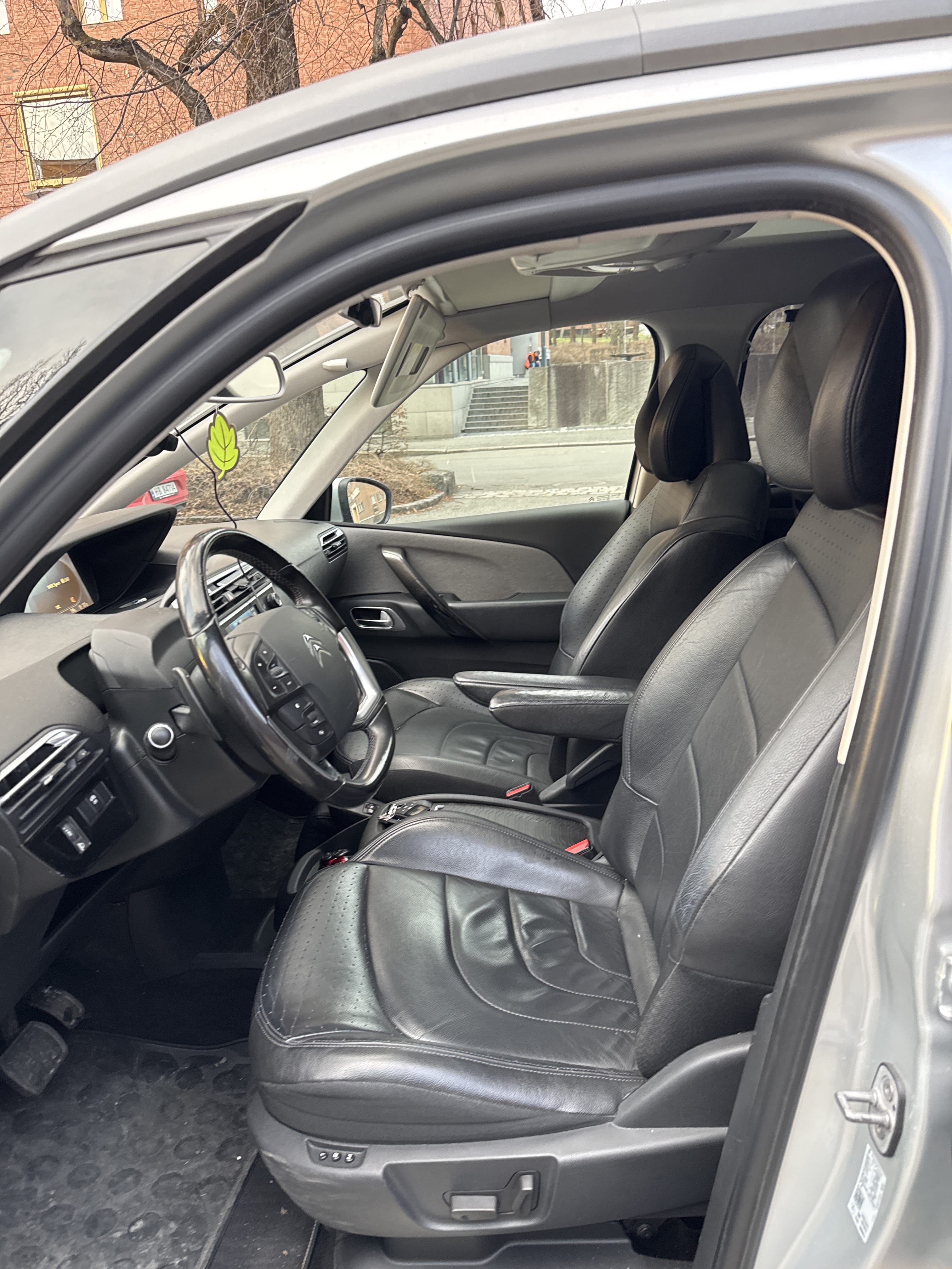 Citroen Grand C4 Picasso with Cruise control