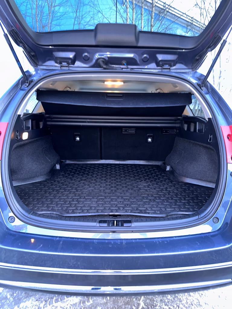 Toyota Auris Touring Sports 1,8 stasjonsvogn, Bensin/Hybrid, Automat, inkl beboerkort parkering med Bluetooth audio
