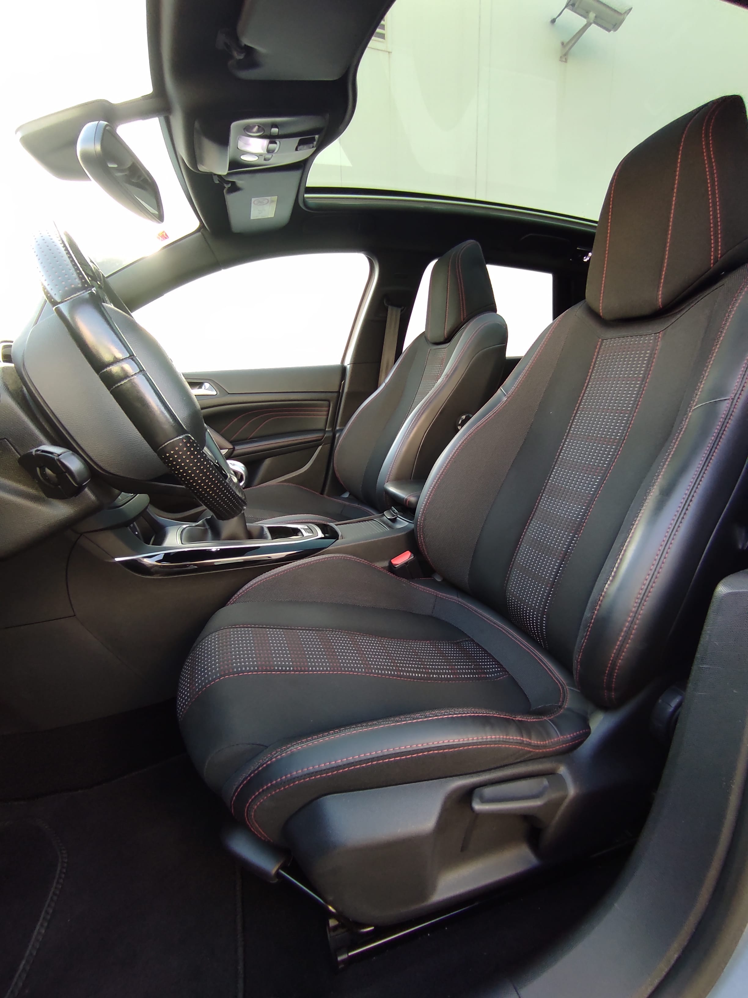 Peugeot 308 SW con Silla infantil