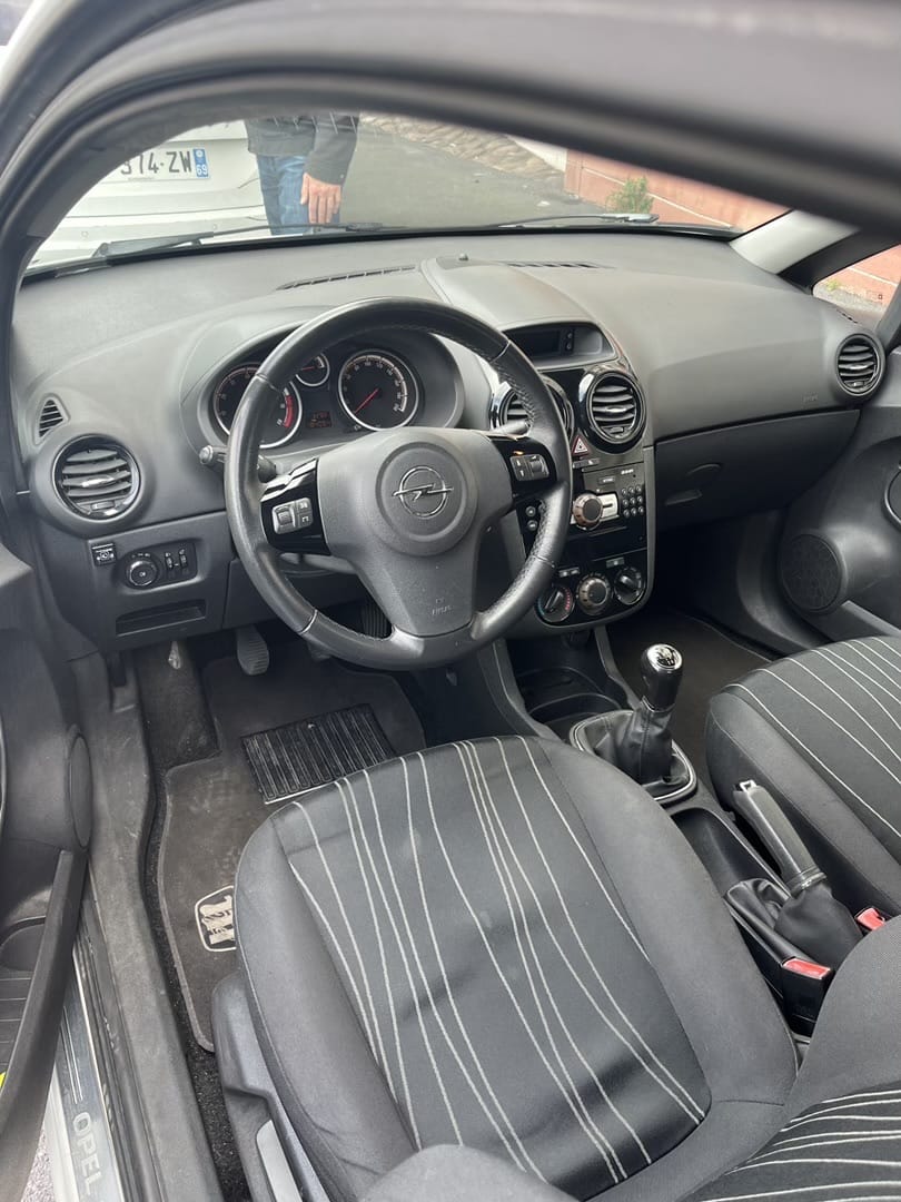Opel Corsa avec Régulateur de vitesse
