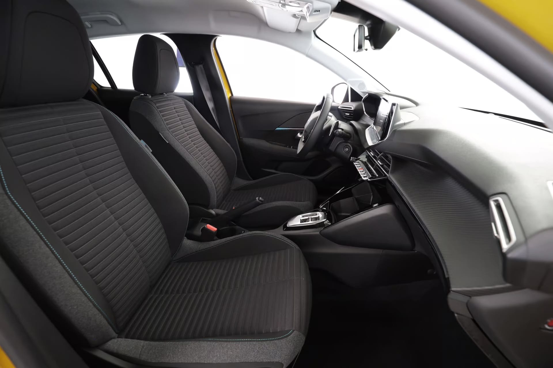 Peugeot 208 avec Siège bébé