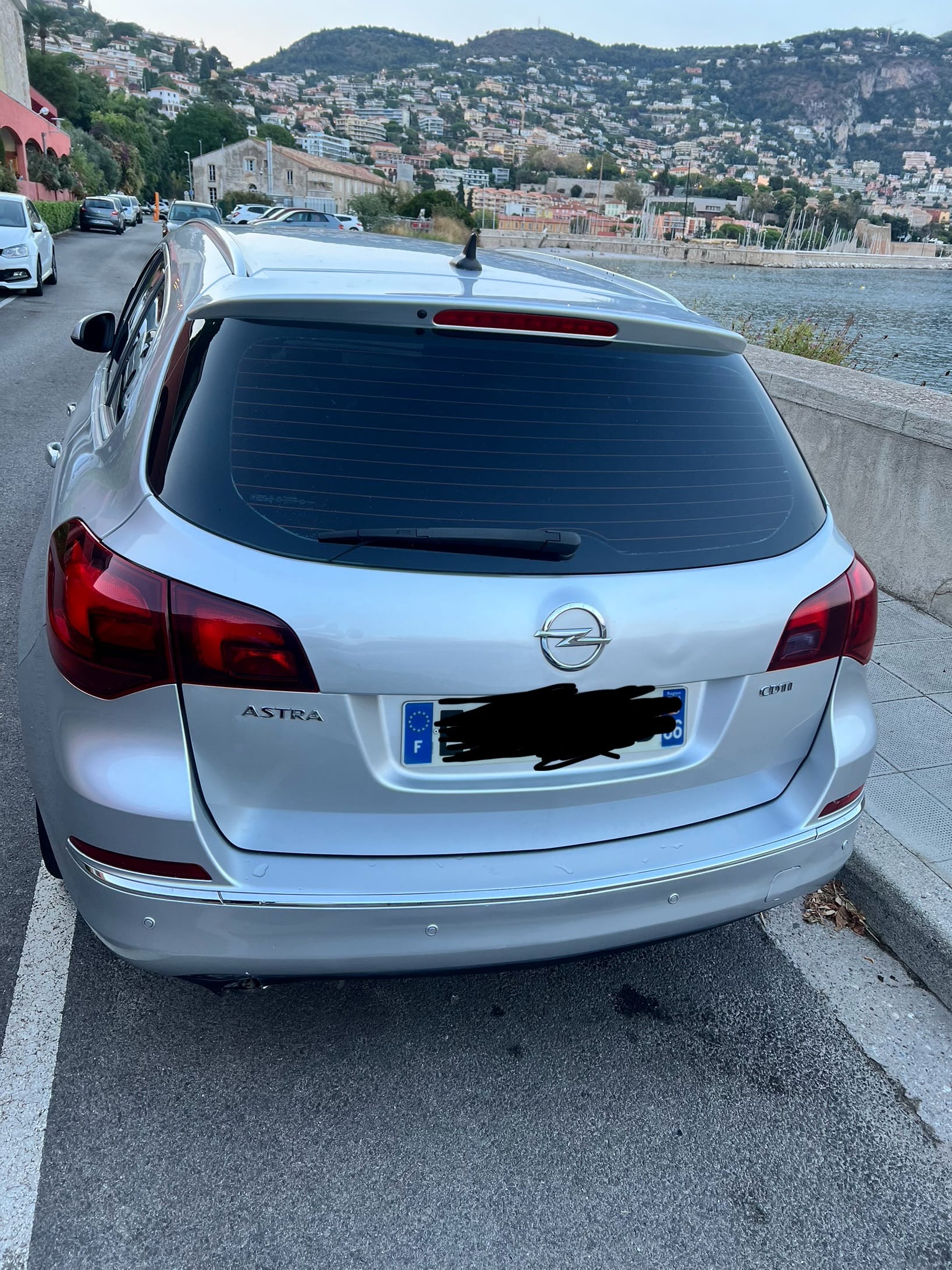 Opel Astra Sports Tourer 2l cdti avec Audio Bluetooth