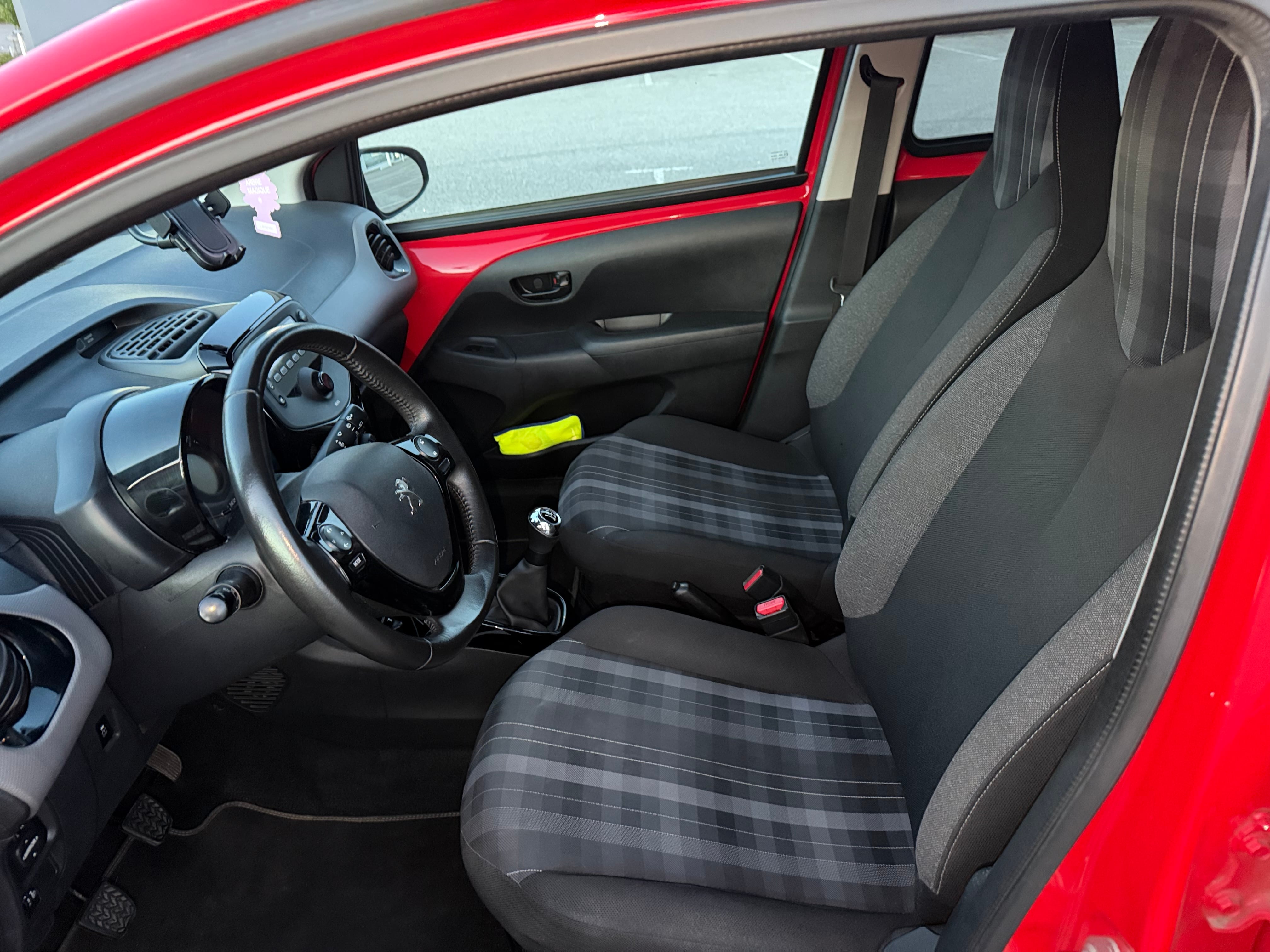 Peugeot 108 avec Autoradio