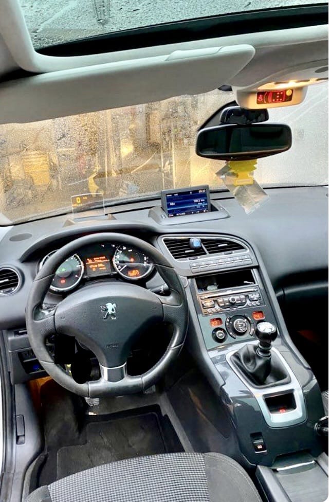 Peugeot 5008 7 places GRIS HDI performant économique CLIM AUTO GPS TOIT PANO avec GPS