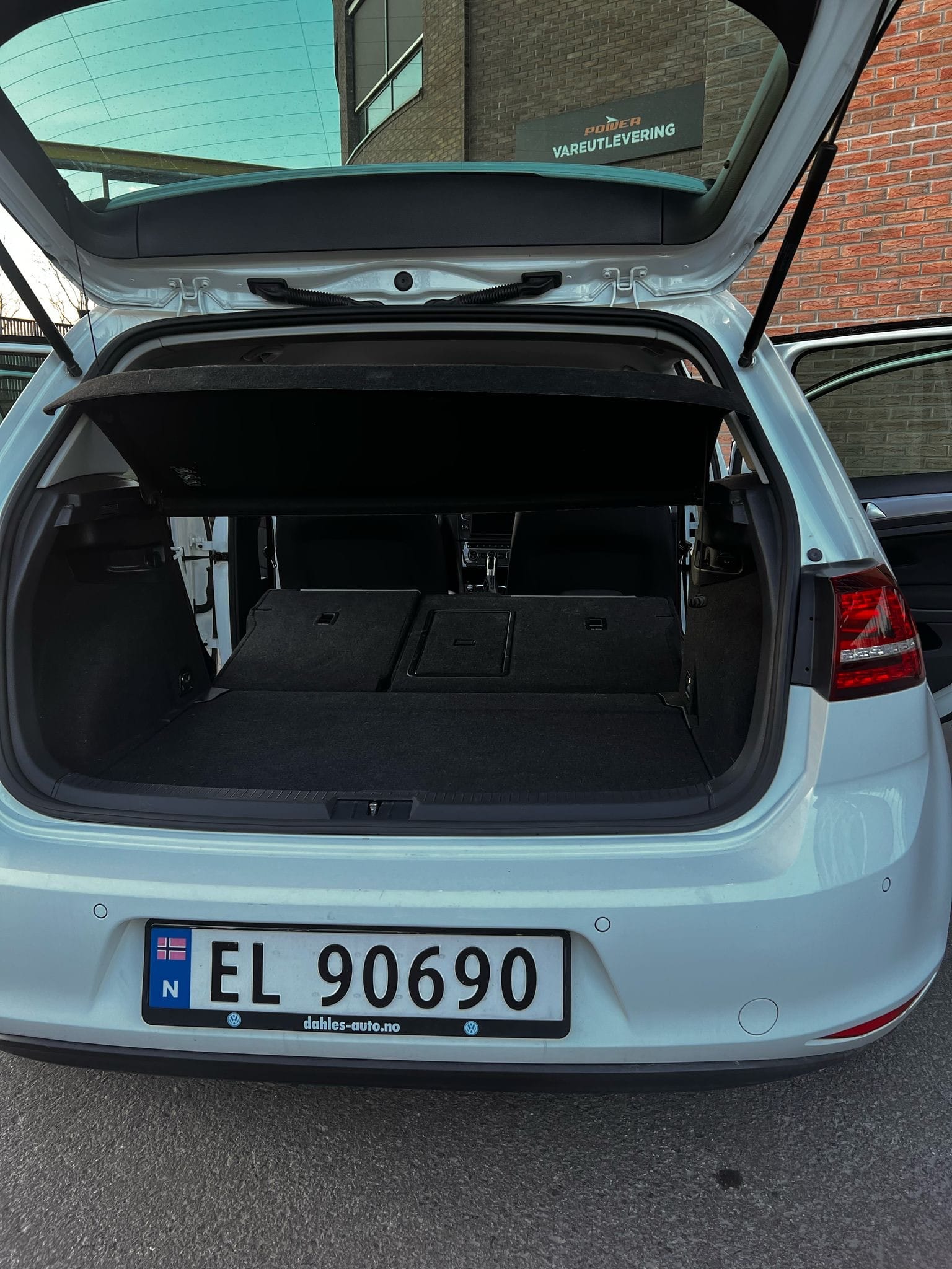 Volkswagen e-Golf with Bluetooth audio