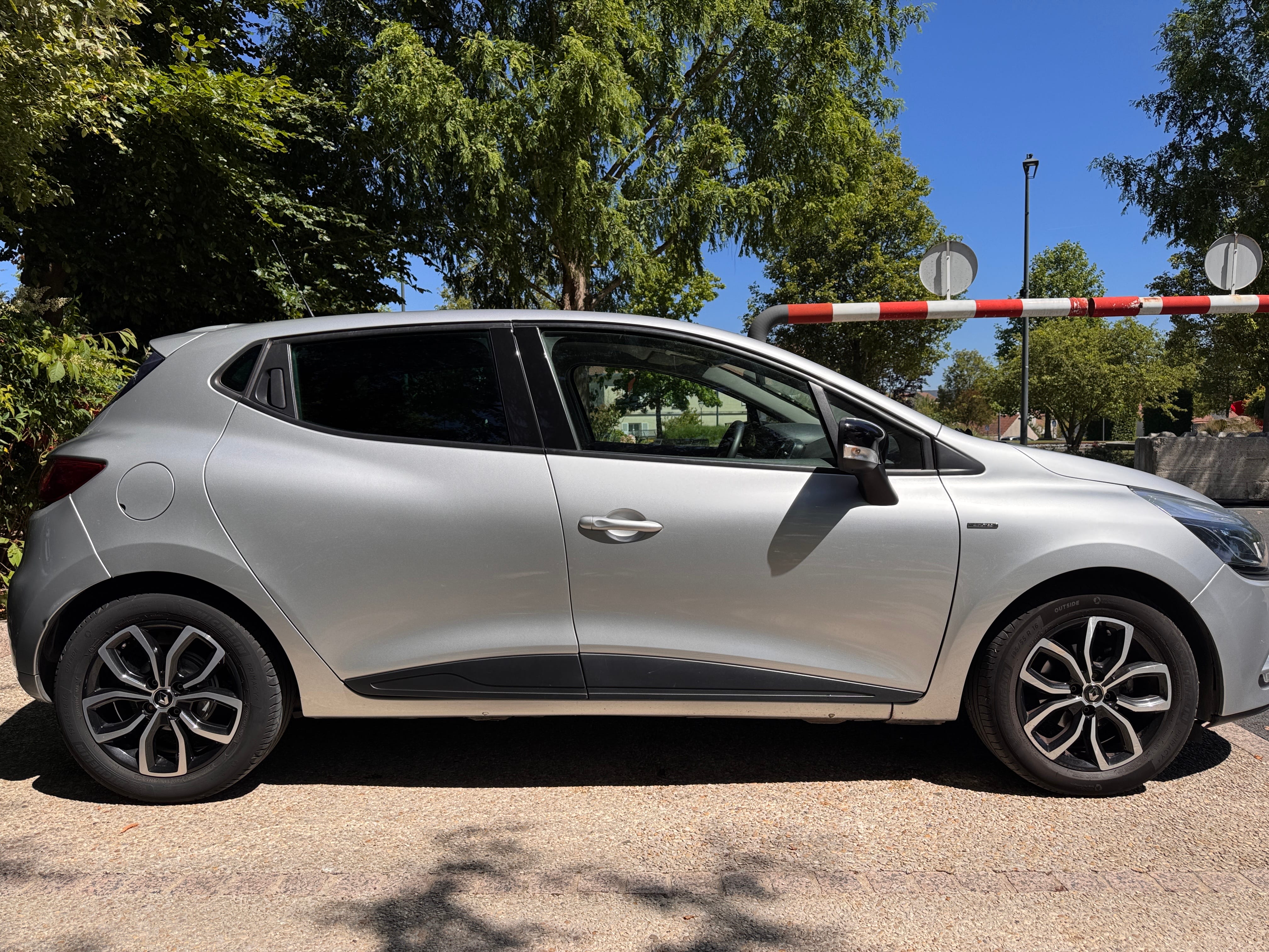Renault Clio avec Autoradio