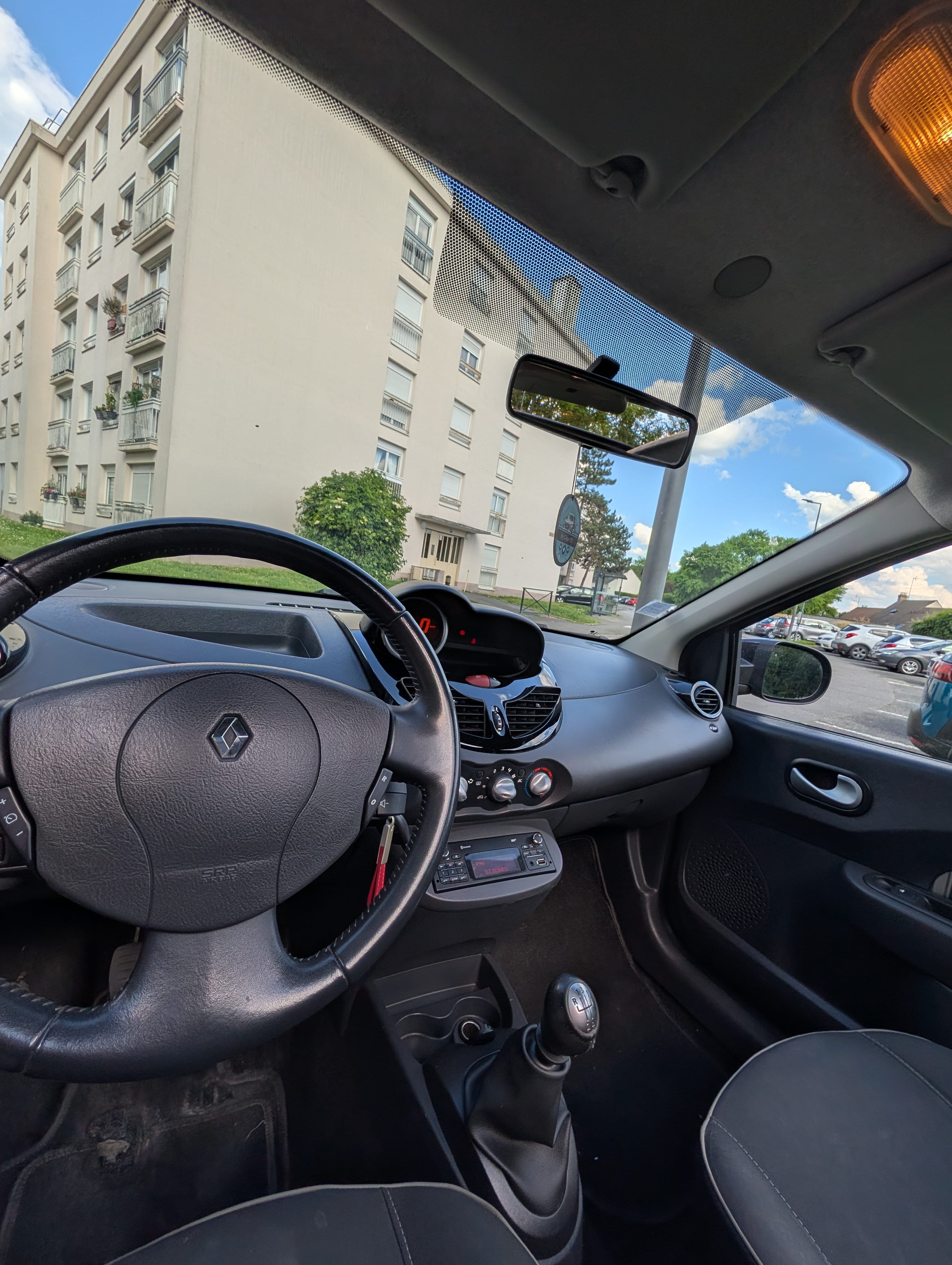 Renault Twingo avec Autoradio