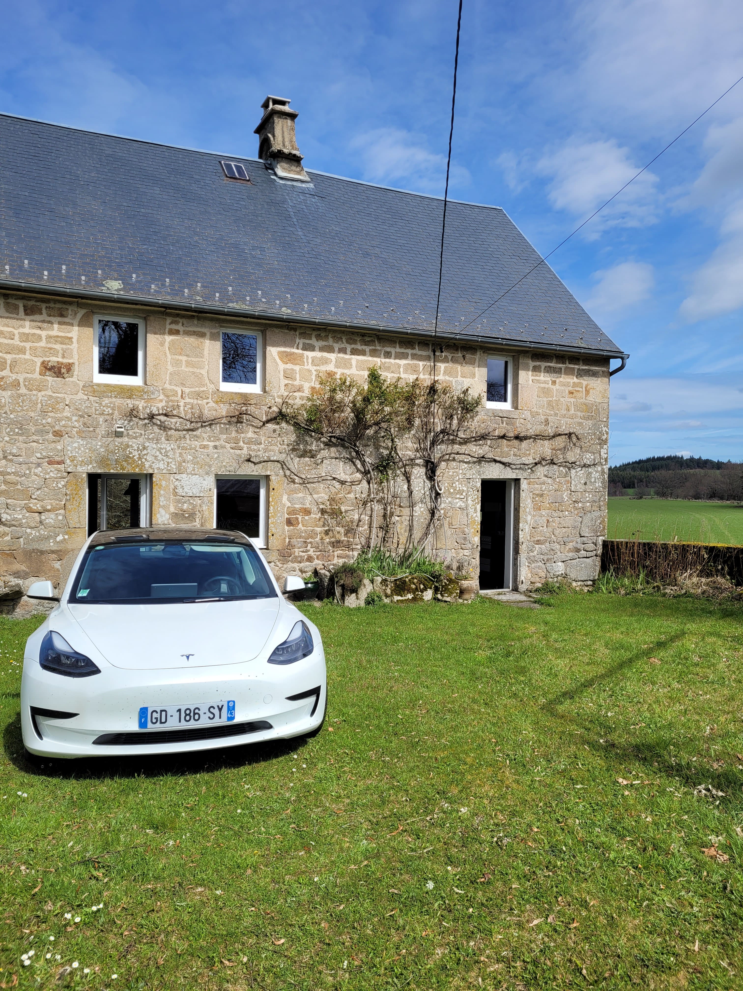 Tesla Model 3 avec Entrée audio / iPod