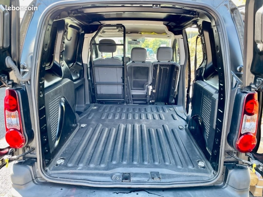 Citroen Berlingo avec Siège bébé