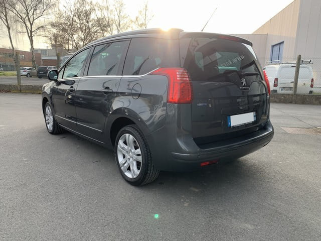 Peugeot 5008 7 places GRIS HDI performant économique CLIM AUTO GPS TOIT PANO avec Climatisation