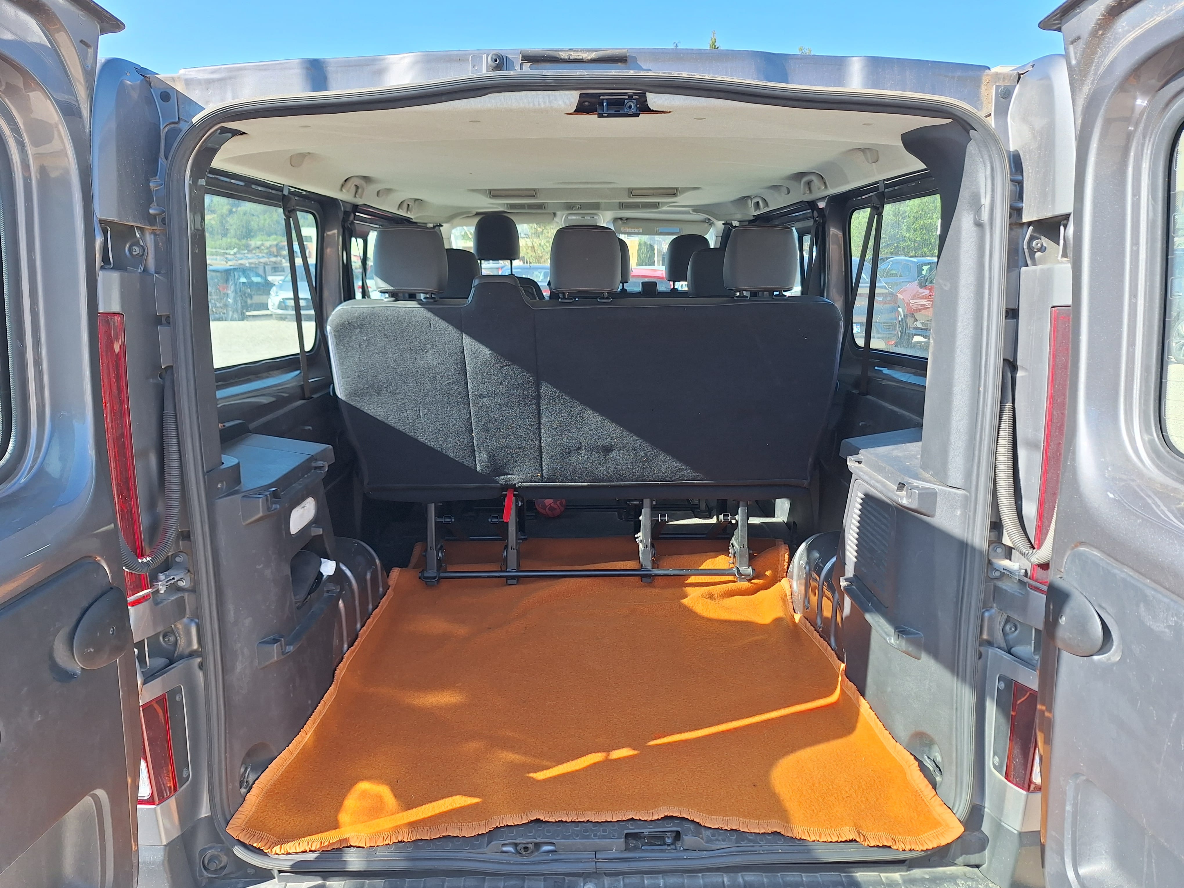 Nissan NV300 Minibus