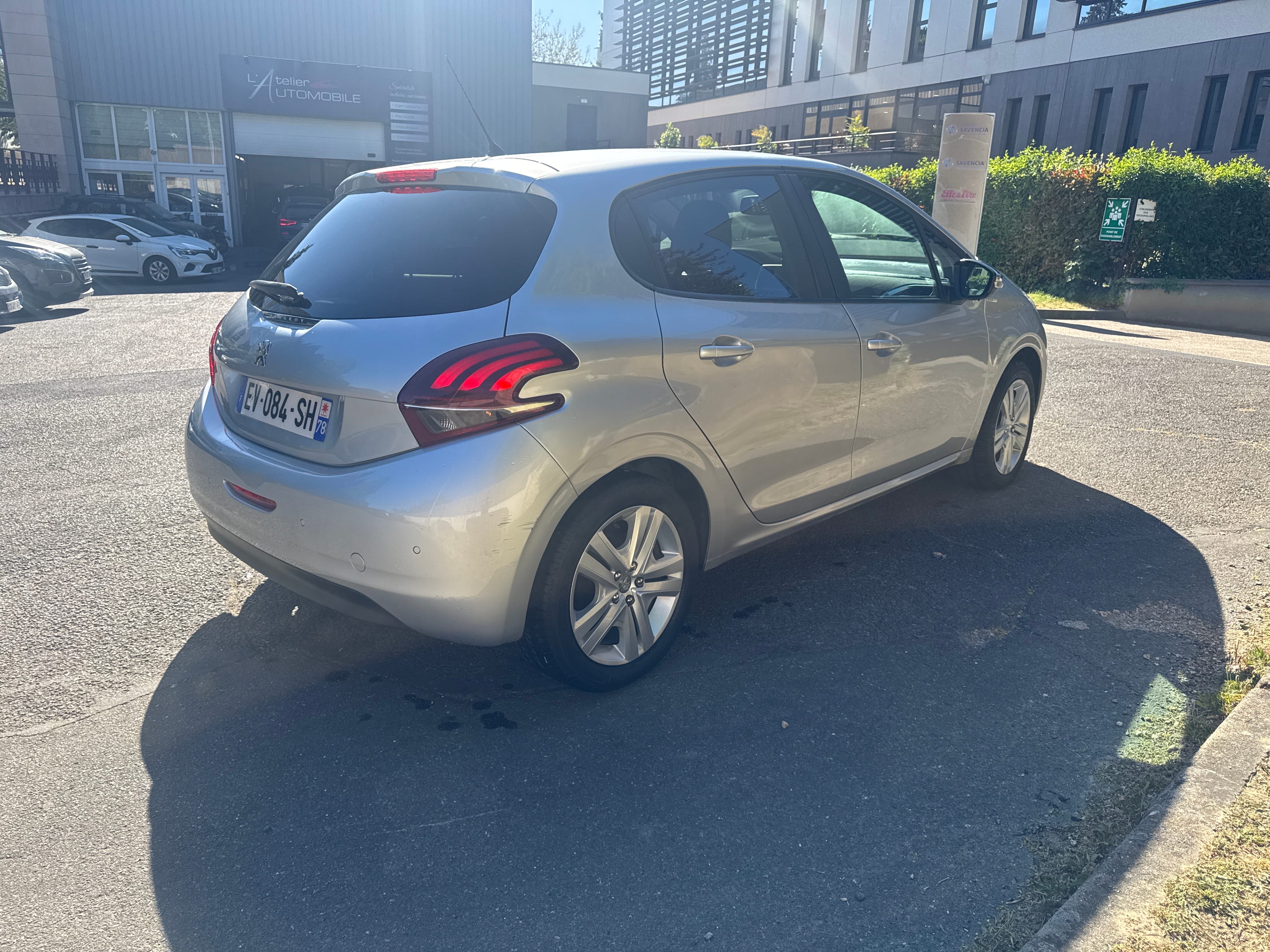 Peugeot 208 avec GPS