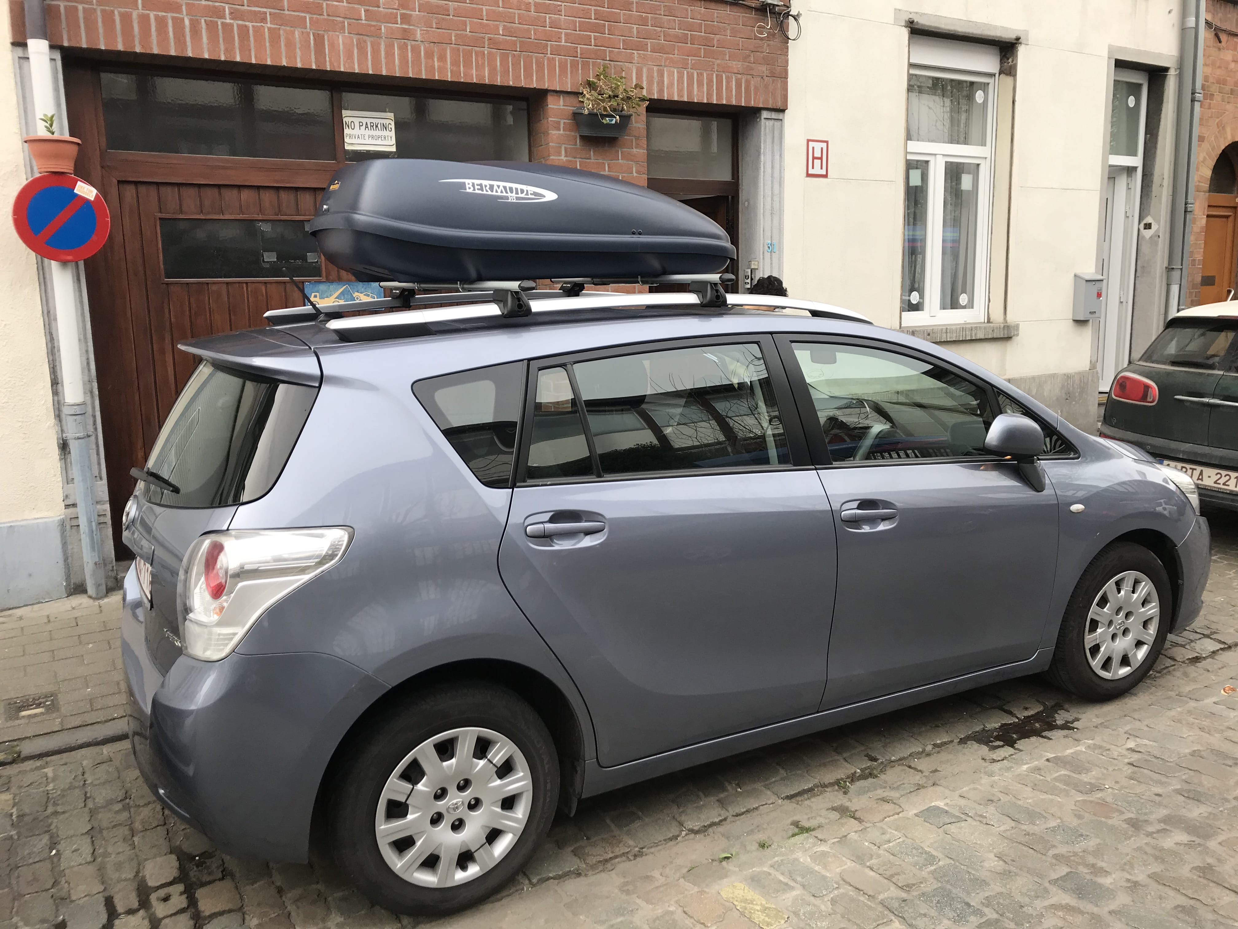 Toyota Verso 1.8 essence avec Coffre de toit