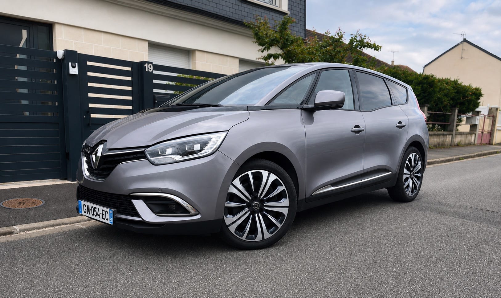 Renault Grand Scenic, 2023, Essence 98, Automático, 7 plazas