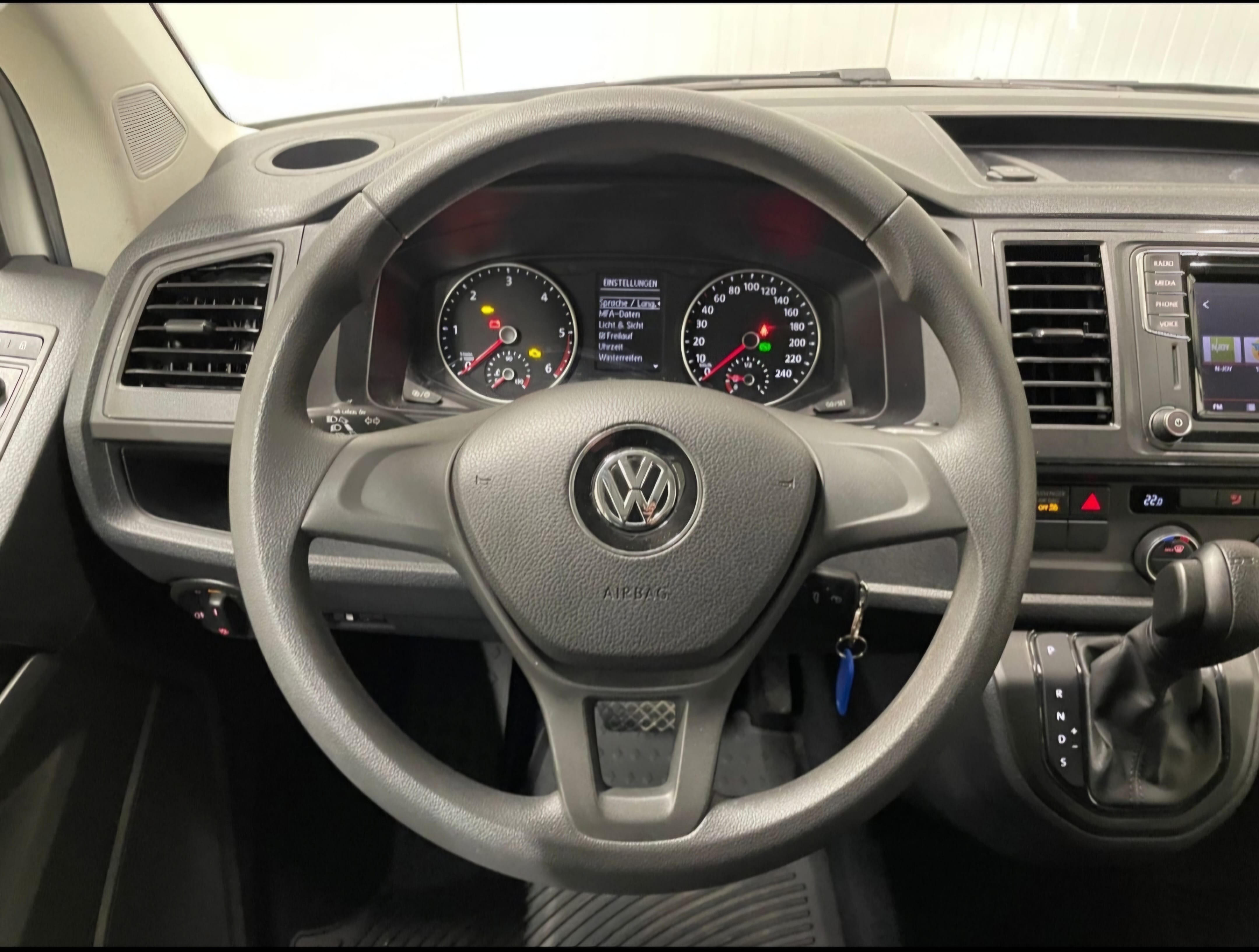 Volkswagen Kombi mit Kindersitz