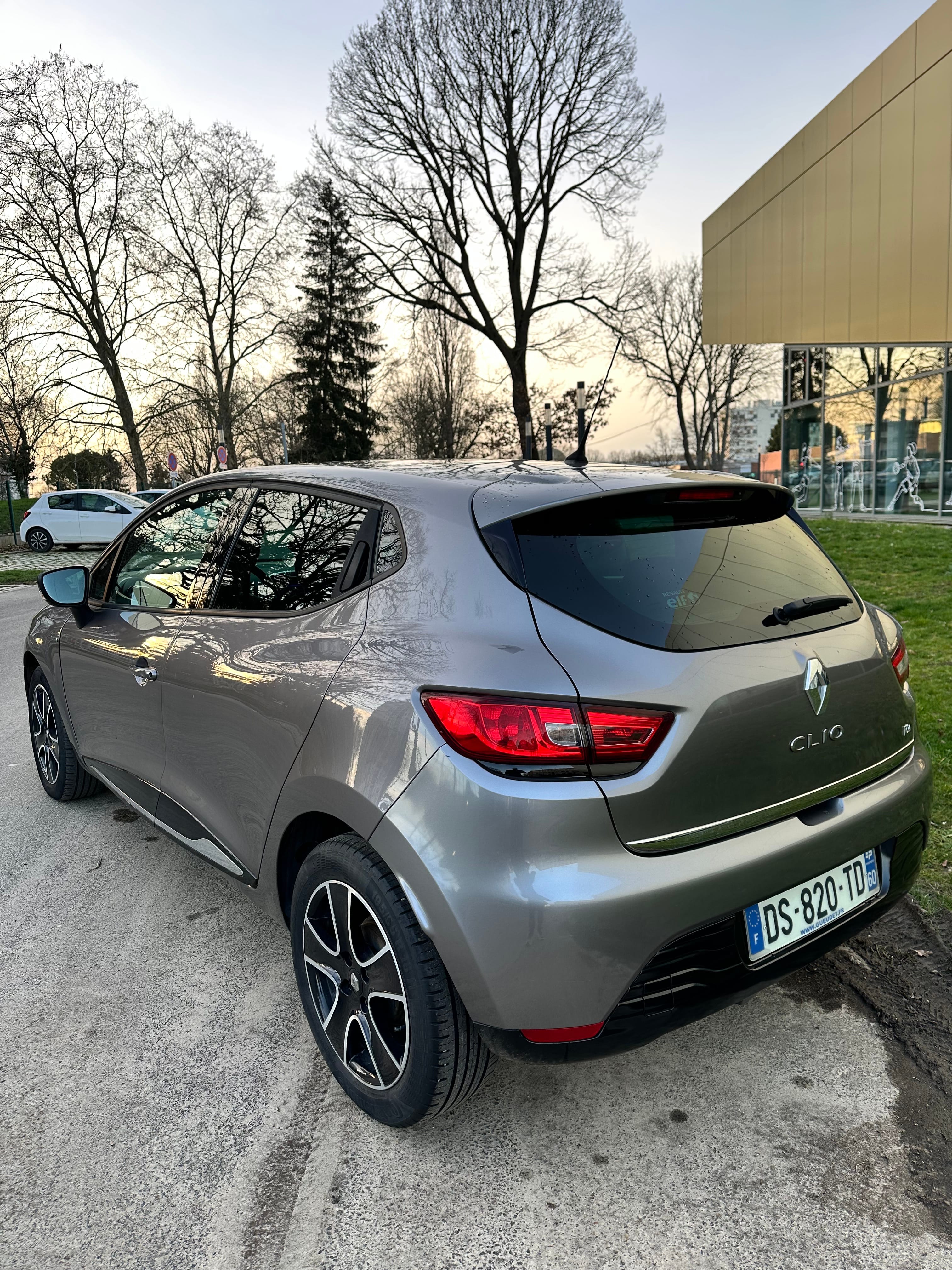 Renault Clio IV LIMITED 90CV ÉCO avec GPS