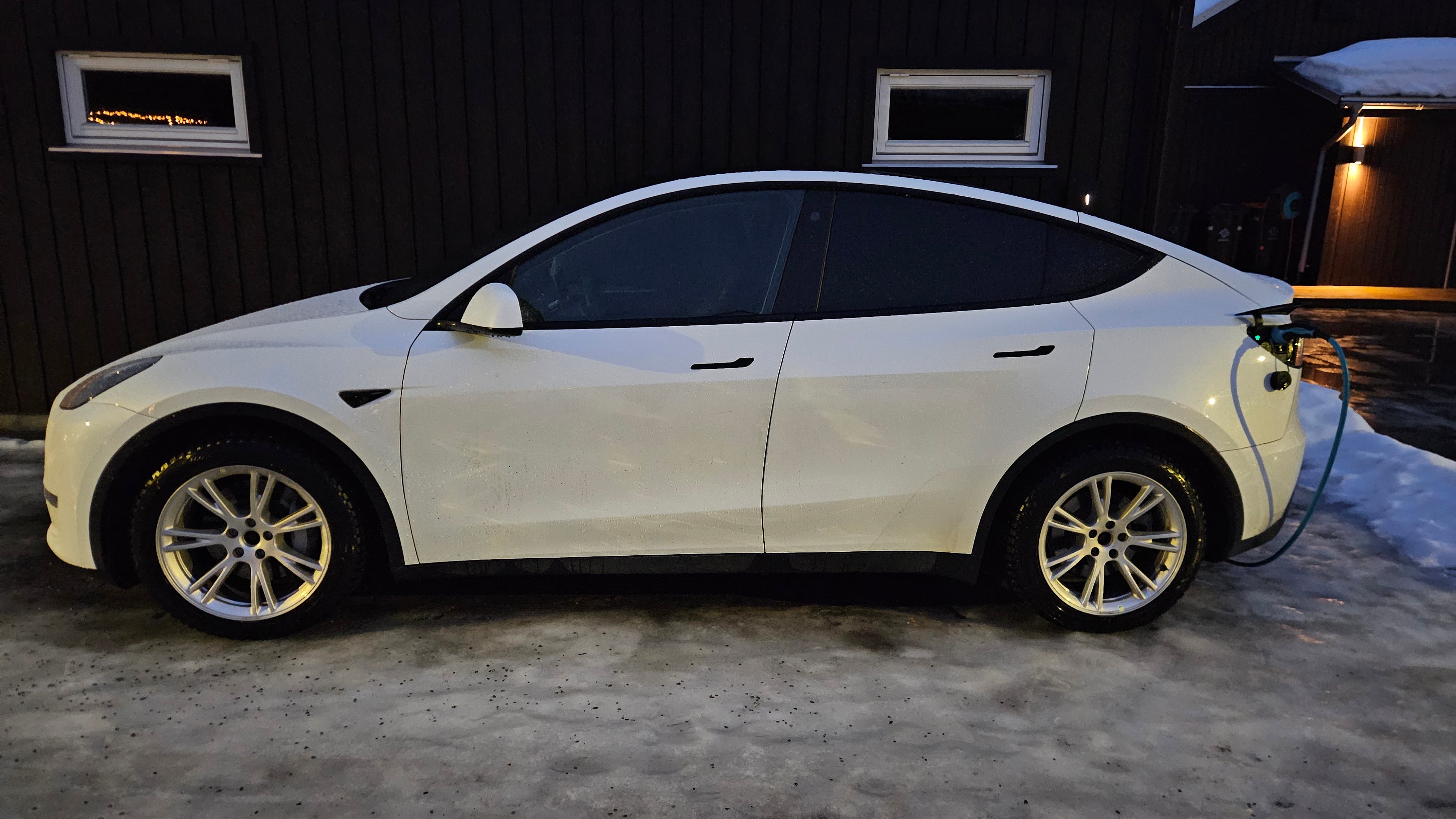 Tesla Model Y Long Range Dual Motors med Aircondition