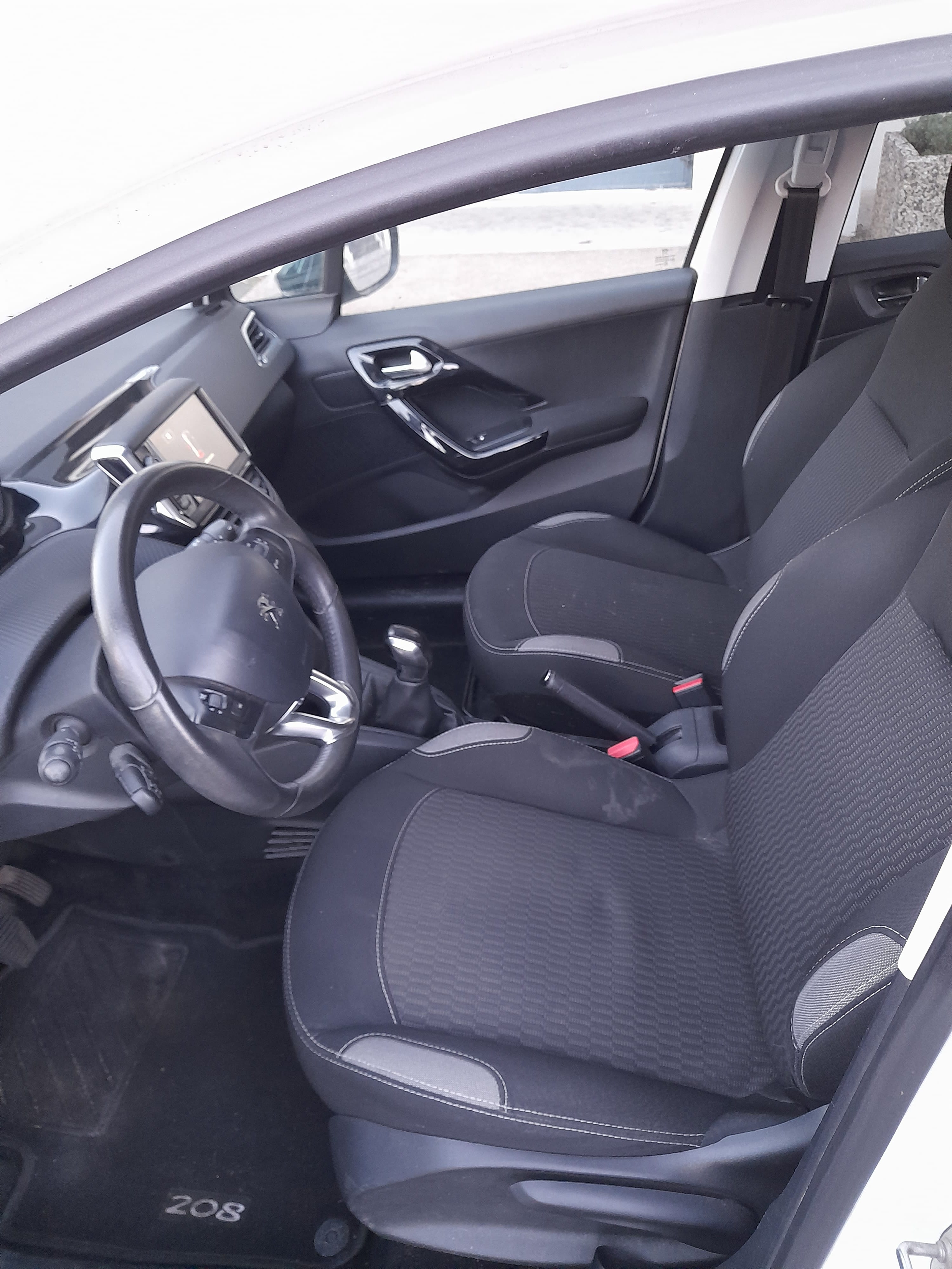 Peugeot 208 avec Entrée audio / iPod
