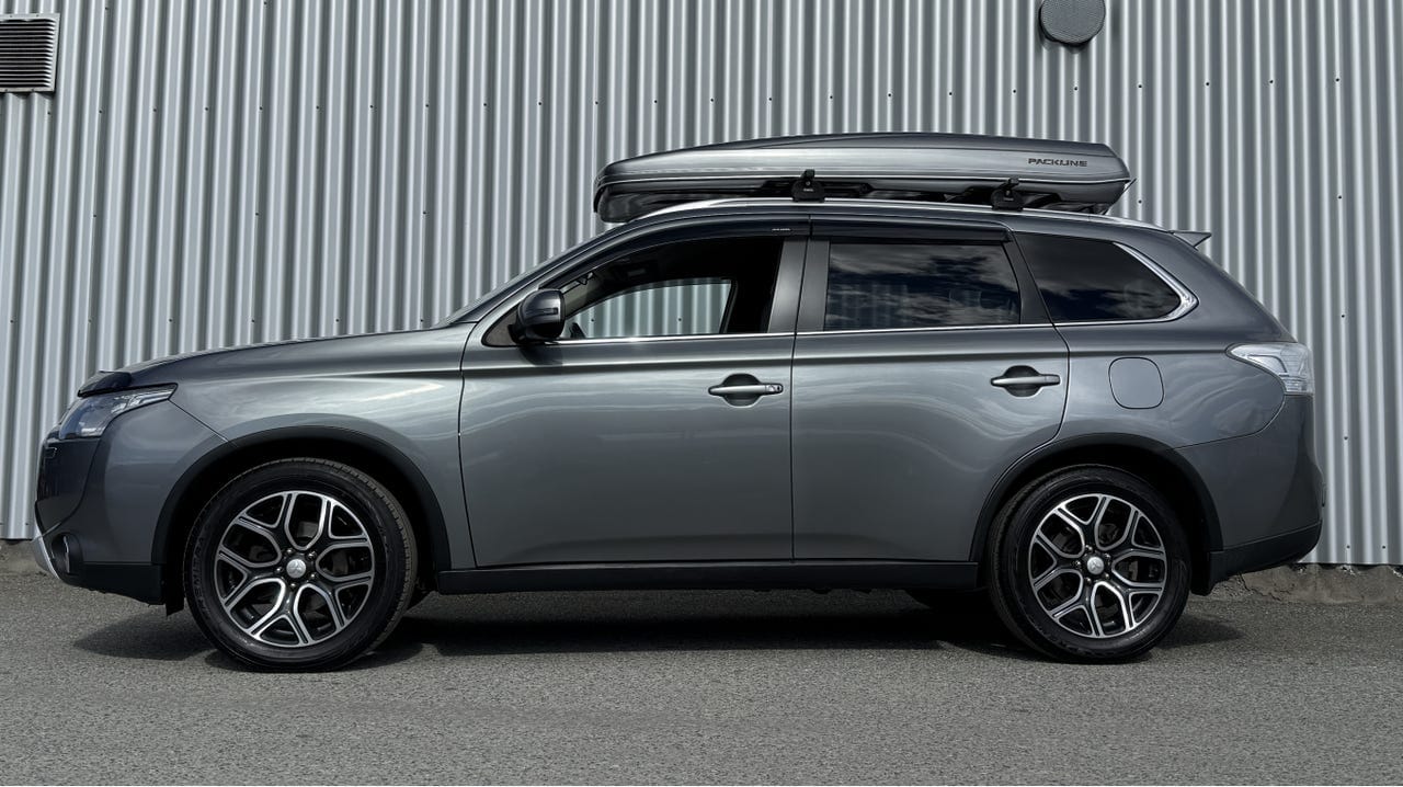 Mitsubishi Outlander 2.2 DI-D , 4X4 , 7 Seter, Automat, skiboks, adaptiv cruise, ryggekamera. med Bluetooth audio