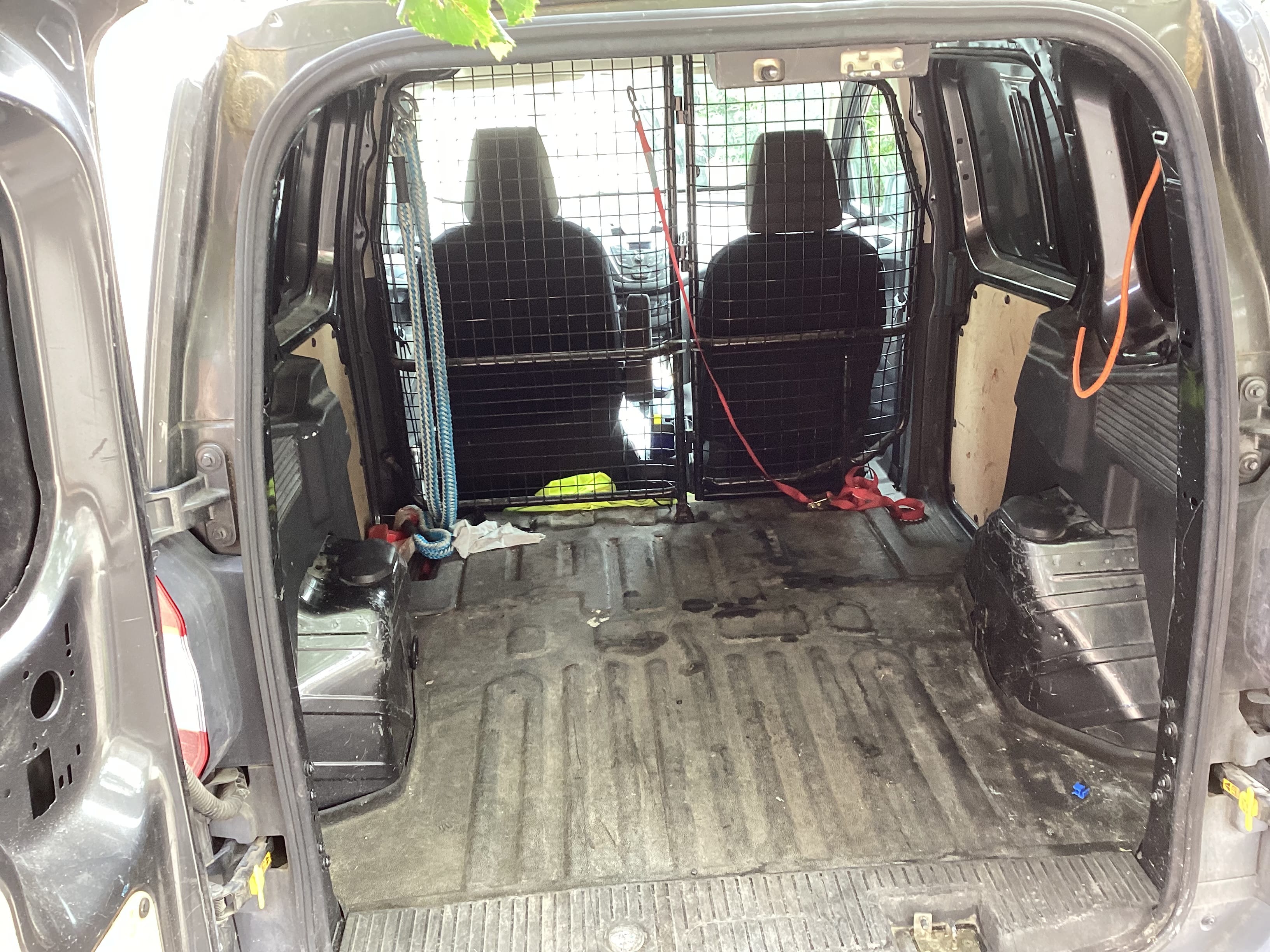 Ford Transit Courier Fourgon avec Régulateur de vitesse