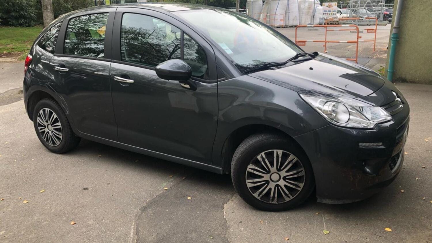 Citroen C3 with Car radio