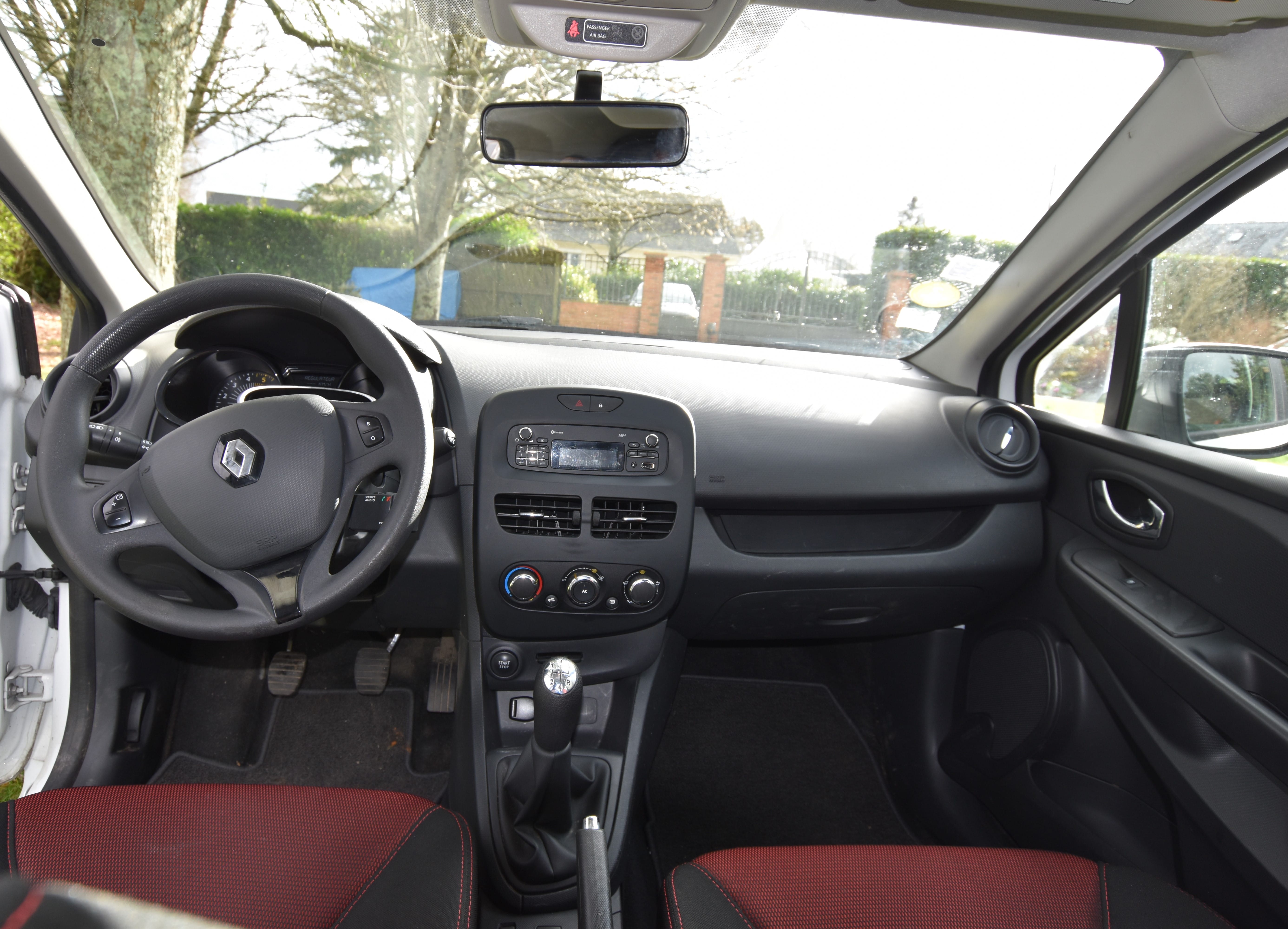 Renault Clio 1.5 DCI 2 places avec Entrée audio / iPod