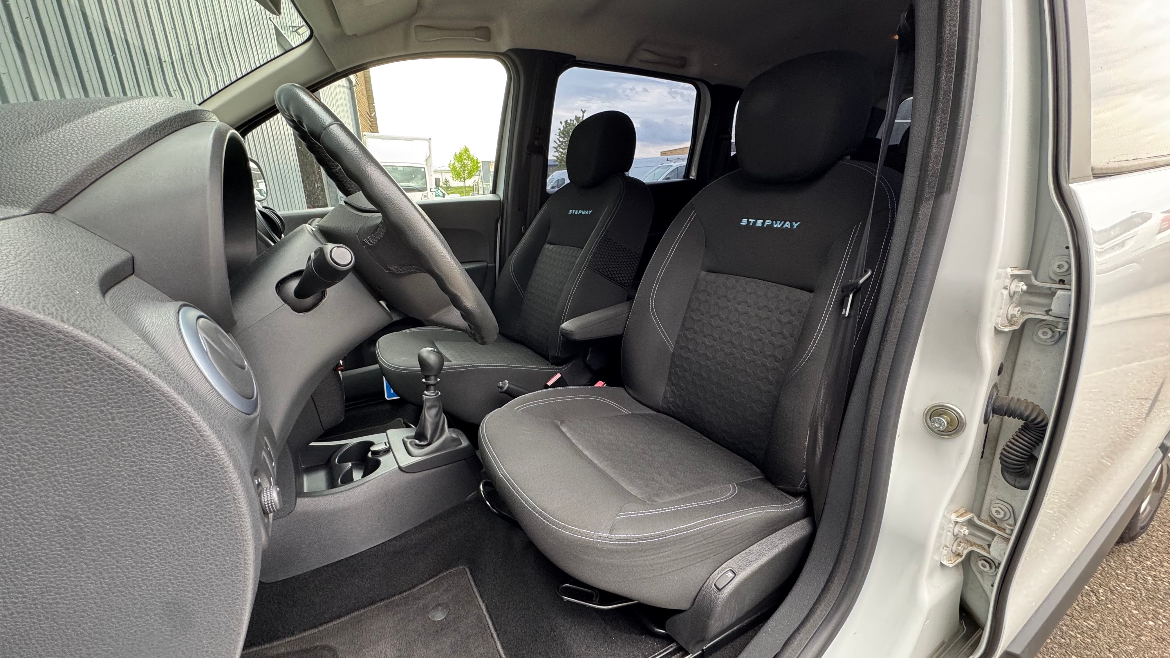 Dacia Lodgy Stepway 7 places 1.5 dCi 110cv PORTE VÉLO + ATTELAGE avec Attelage