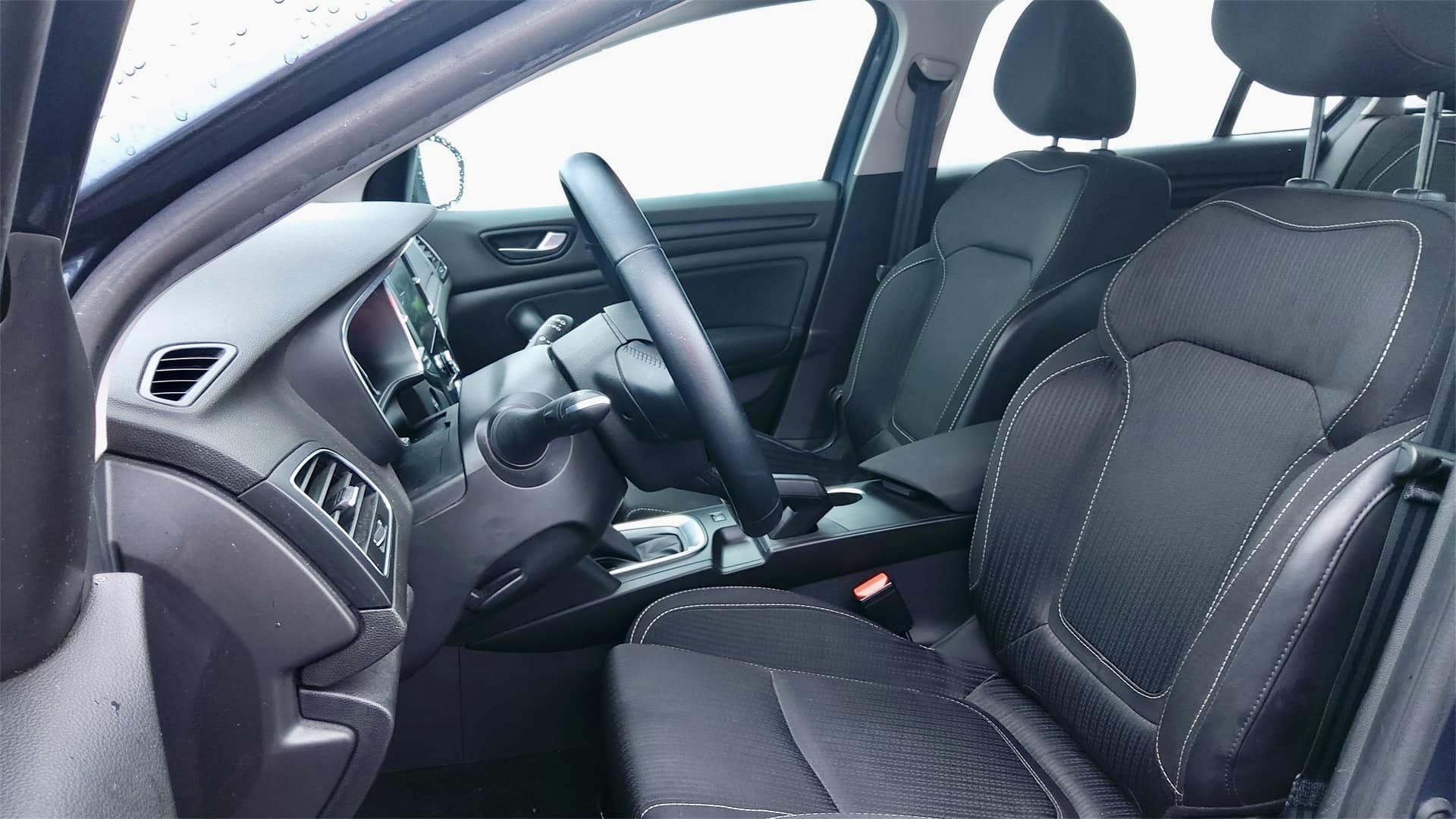 Renault Mégane Estate  Louez la Renault Mégane Estate DCI – Spacieuse, Confortable & Économique à Bordeaux ! avec Régulateur de vitesse